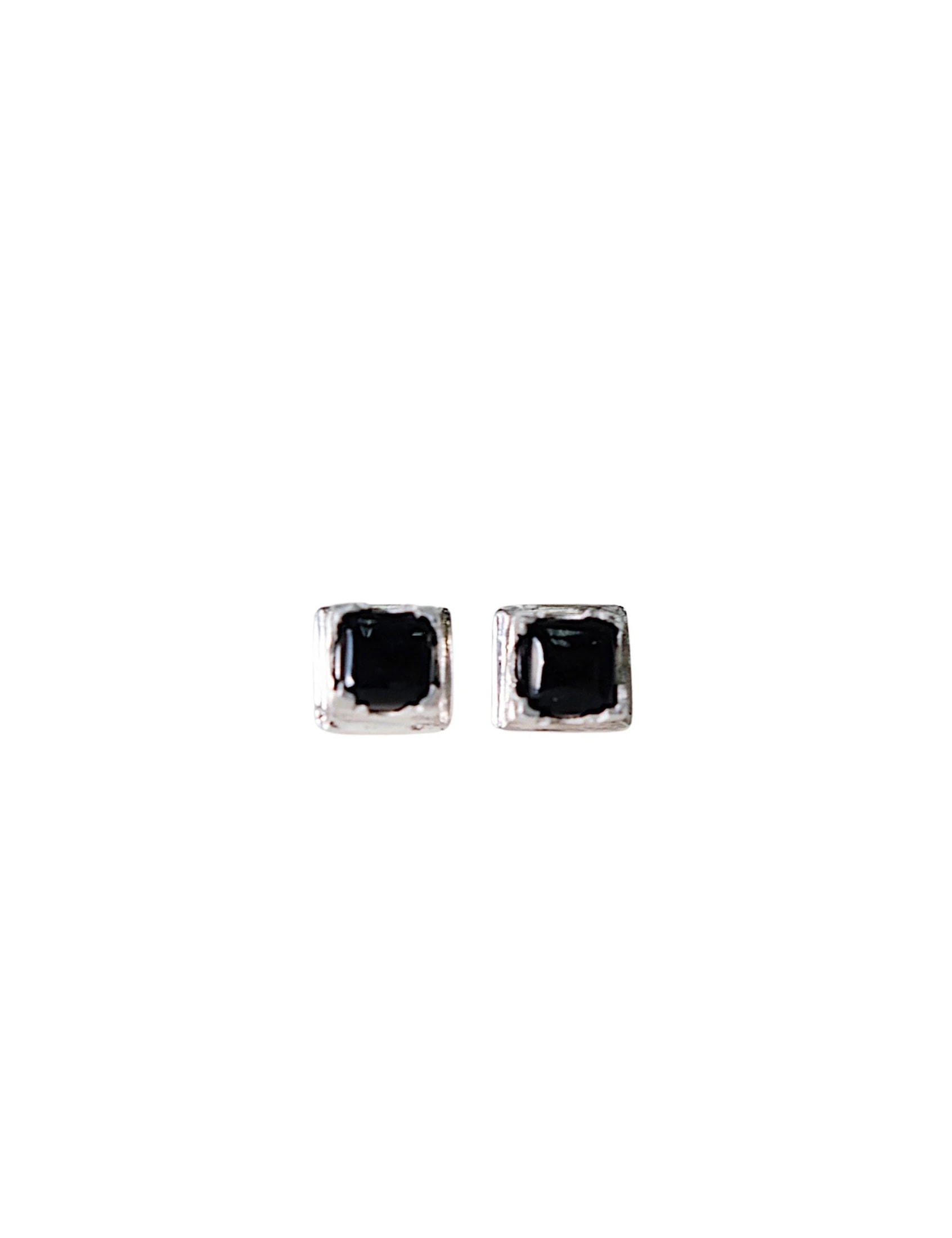CROSS STITCH STUD EARRINGS - imagen 1
