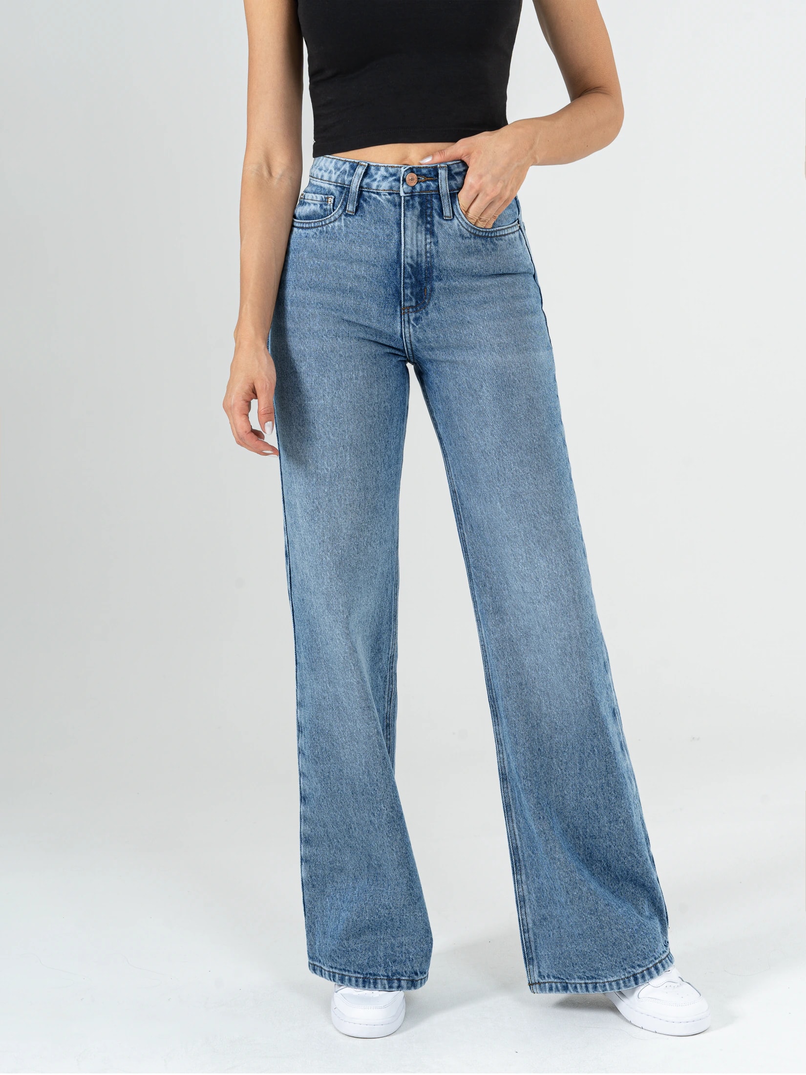 Ref: 064237 Jean Mom Flare, rígido, tiro alto, tono azul medio claro, diseño cinco bolsillos. - imagen 1