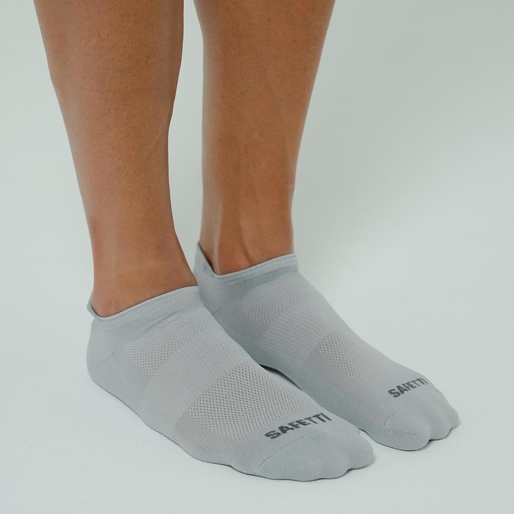 MEDIAS RUNNING GRIS UNISEX - imagen 1