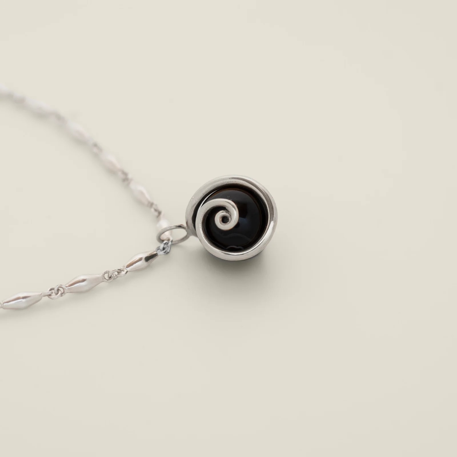 Ummu Onyx Pendant Silver - imagen 1
