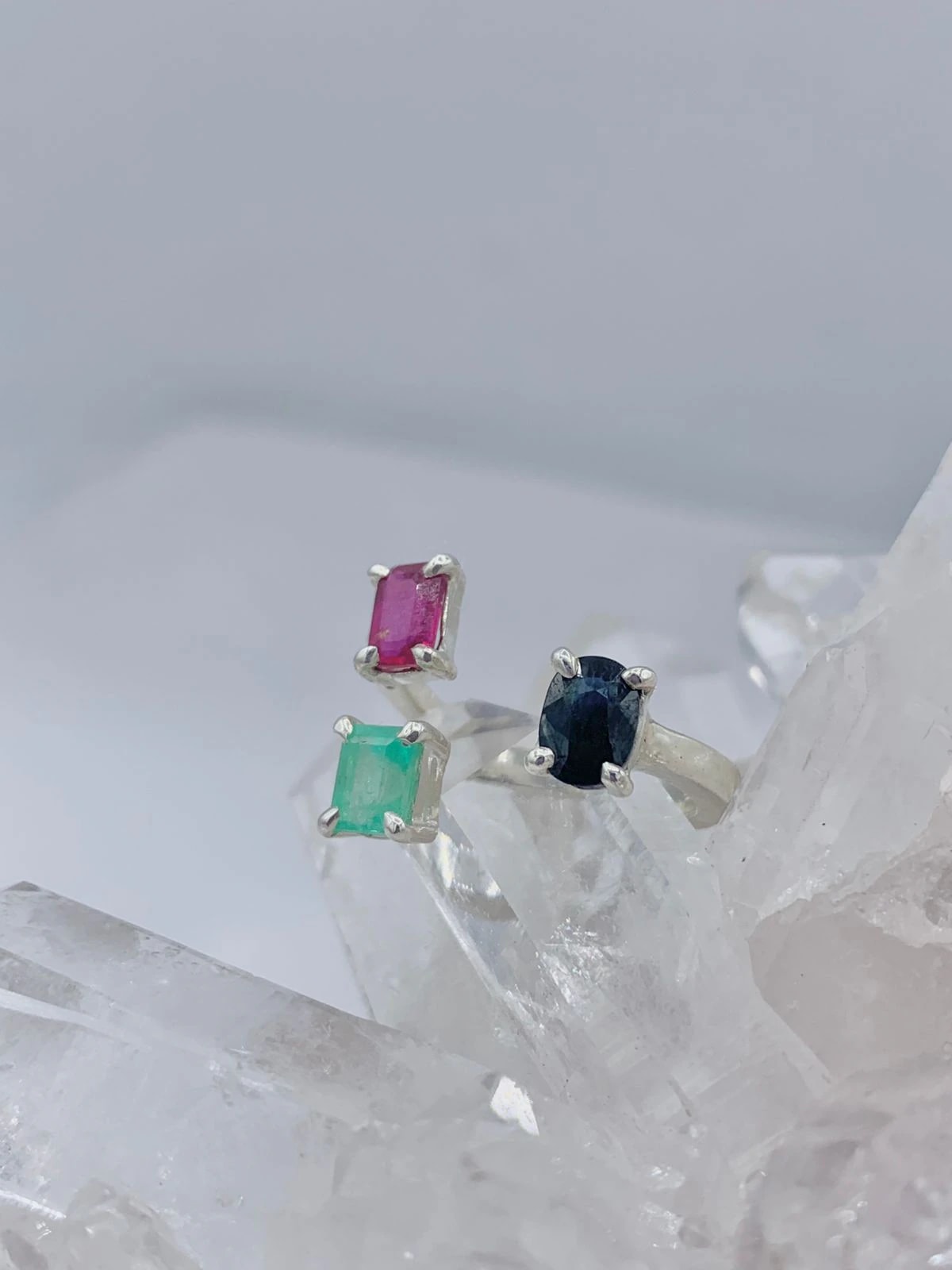 Anillo multipiedras Rubí, Esmeralda y Turmalina colección llénate de color - imagen 1