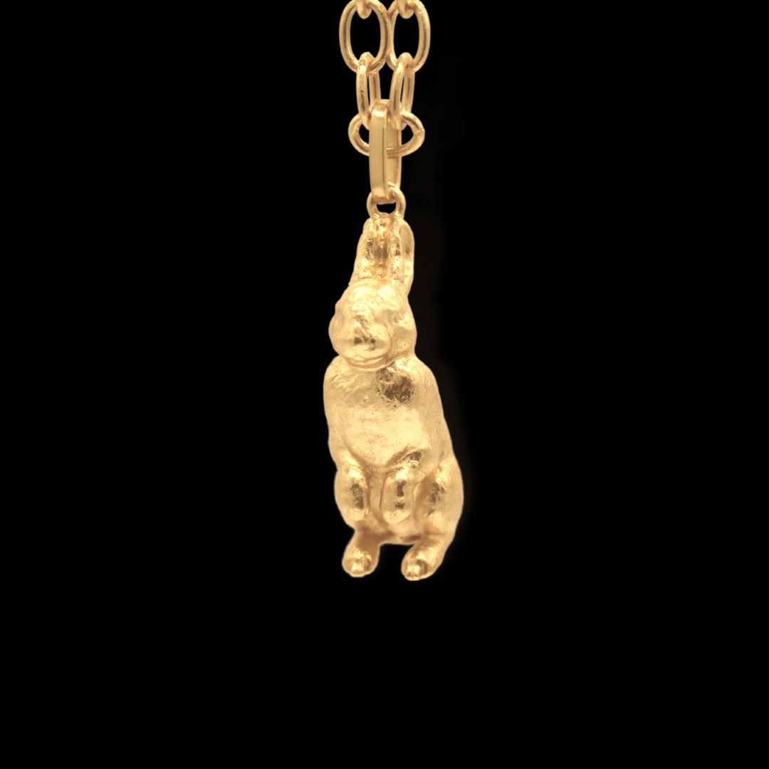 Cadena con liebre sentada grande - imagen 1