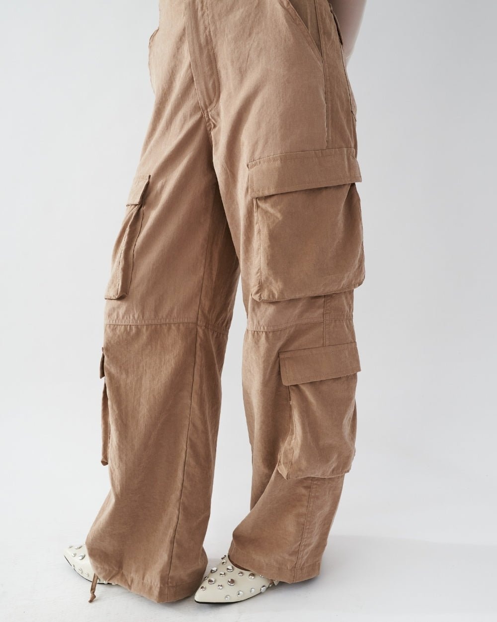 COFFEE PARACHUTE PANTS - imagen 1