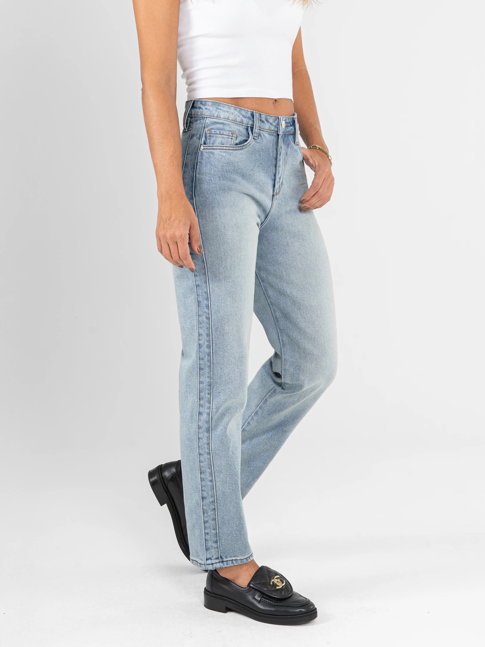 Ref: 066185 Jean Mom fit, slim cropped, stretch, tiro alto, tono azul claro - imagen 1