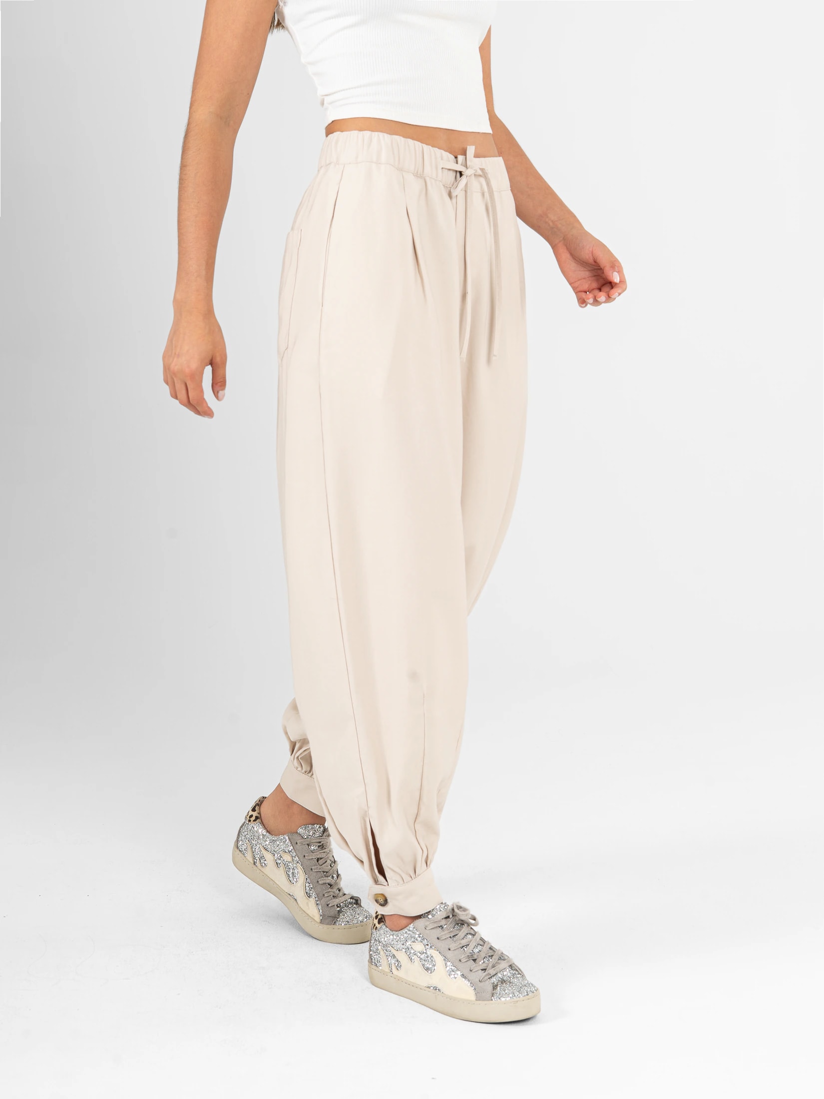 Ref: 0620539 Pantalón wide leg, tejido plano liviano, tiro alto, detalle en bota, tono arena - imagen 1