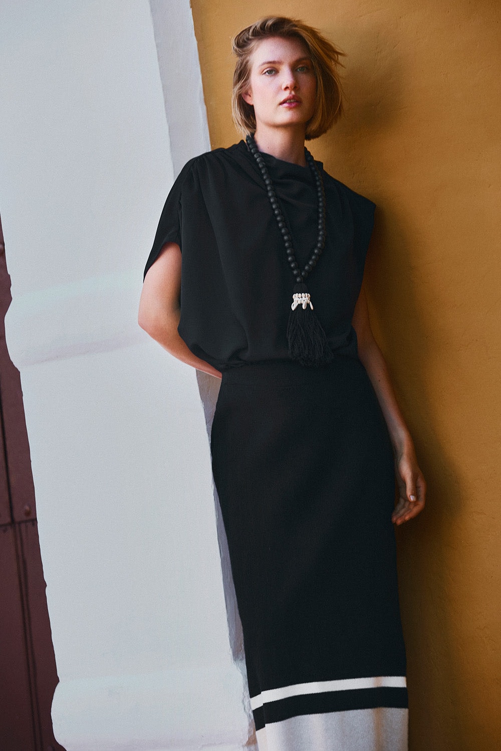 Falda vesta ivory negro - imagen 1