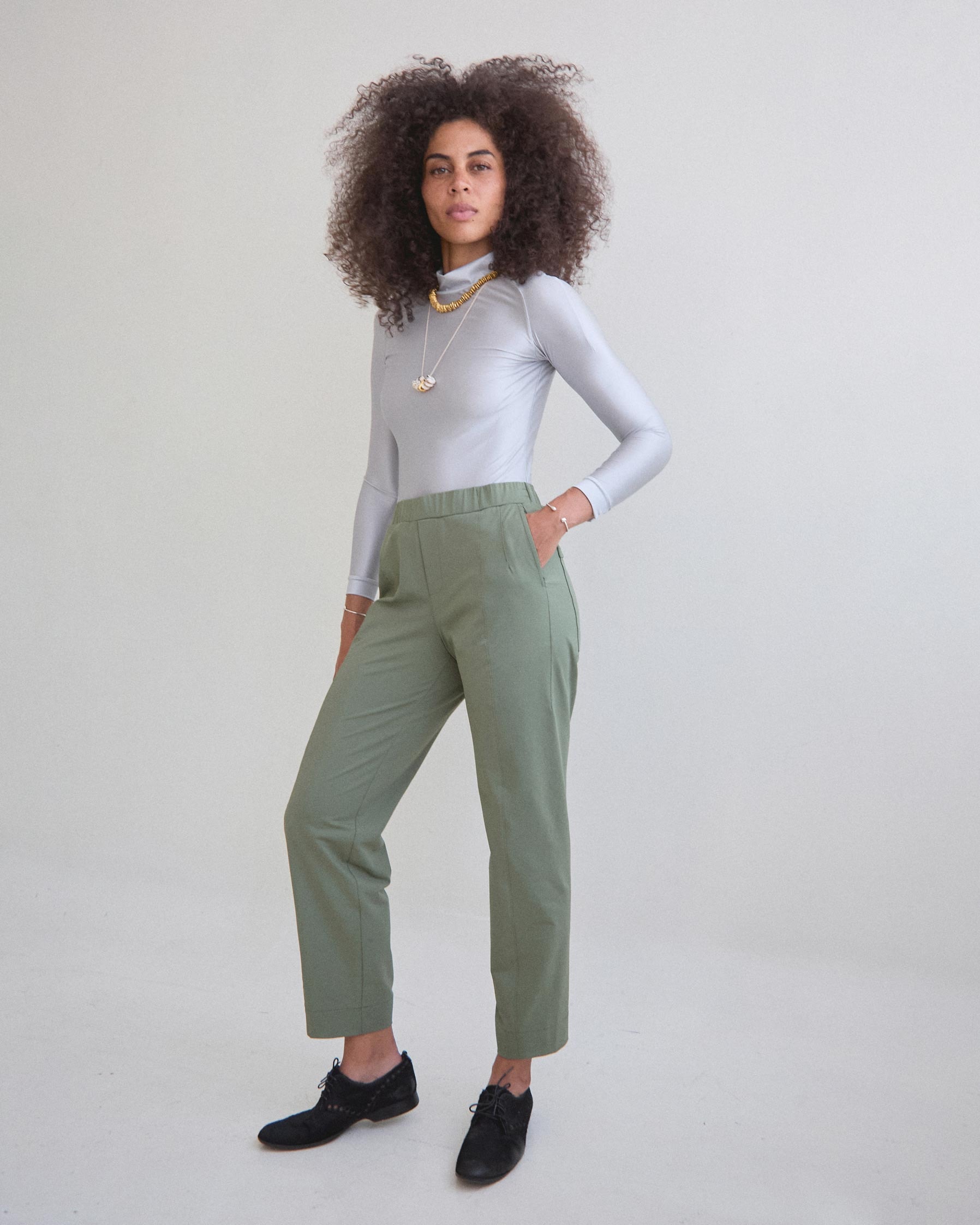 Pantalón Tech Clásico Verde Oliva MAGO - imagen 1