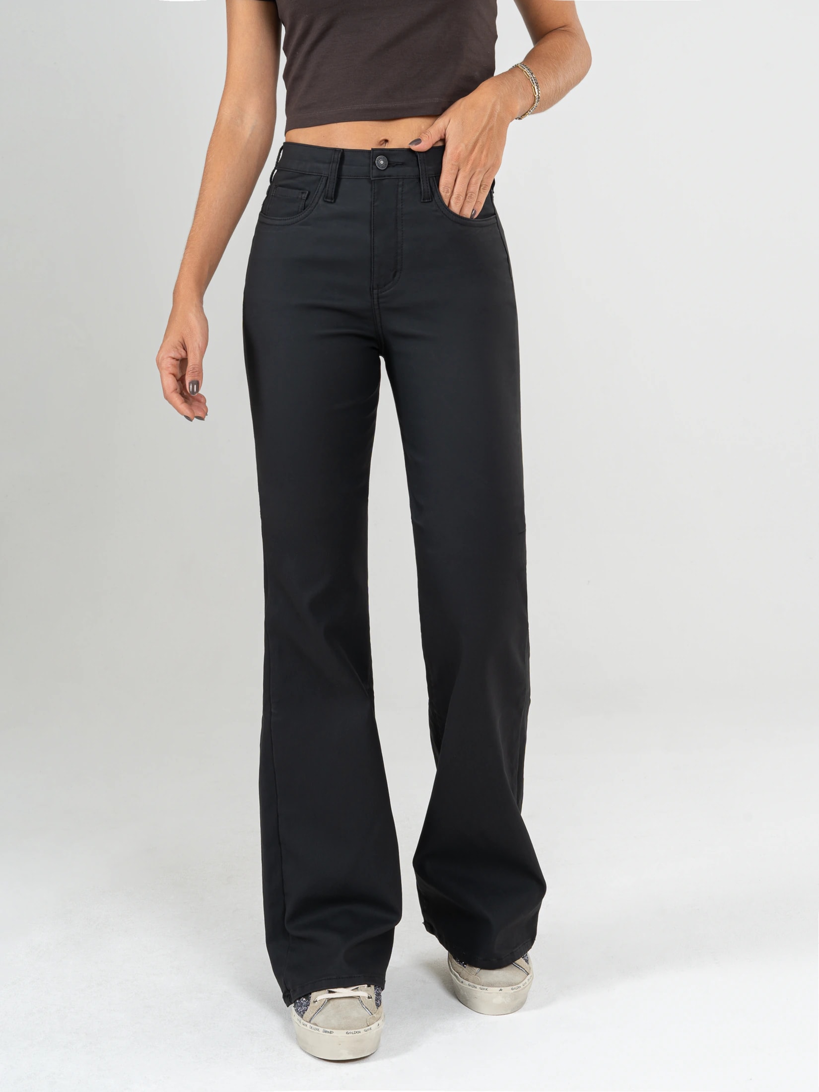 Ref: 065963 Pantalón flare stretch, bota ancha, efecto cuero, tiro alto, tono negro. - imagen 1