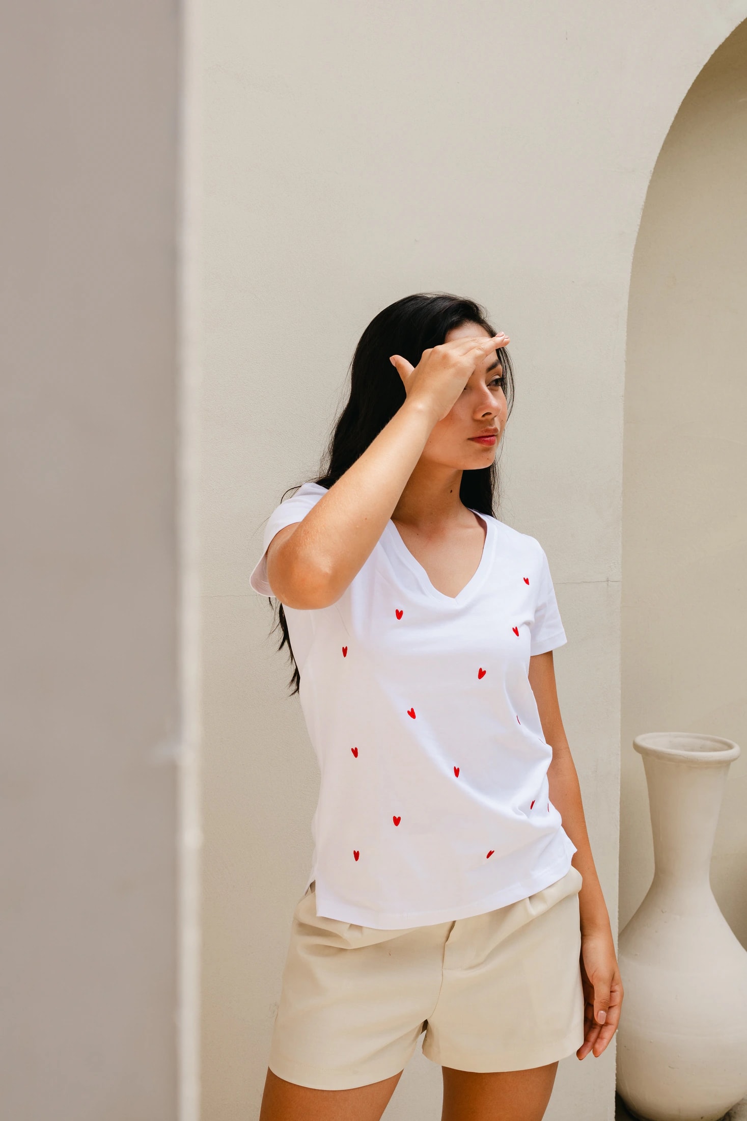 Dulce Amor Embroidered V-Neck Tee - imagen 1