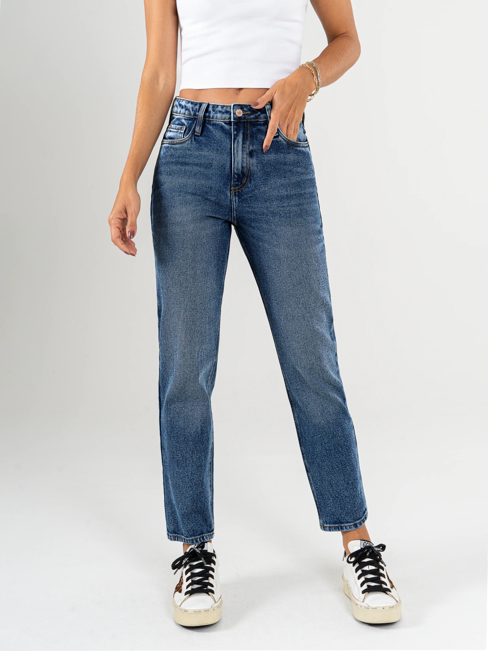Ref: 065802 Jean Mom fit, slim cropped, stretch, tiro alto, tono azul medio oscuro - imagen 1