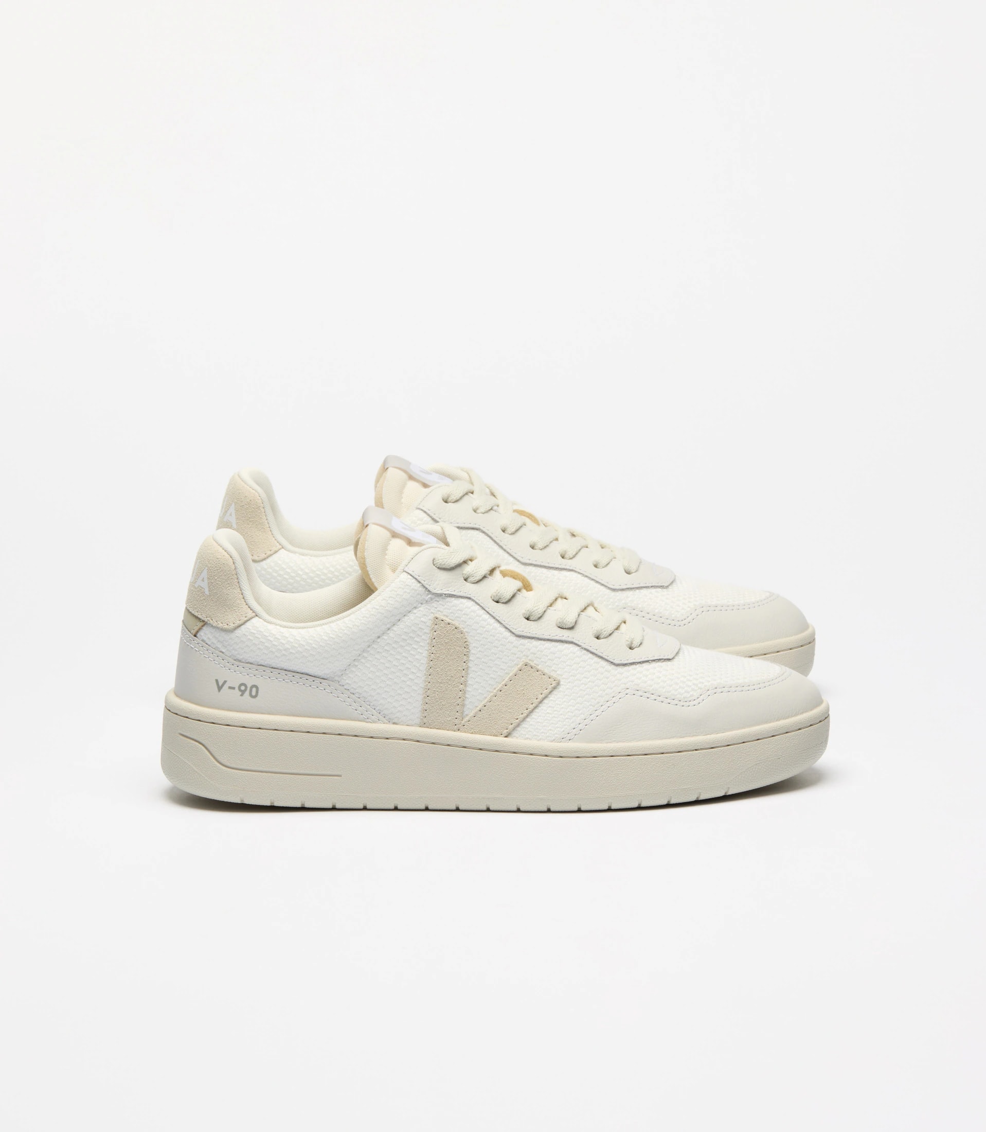 Tenis Veja V-90 White Pierre - imagen 1