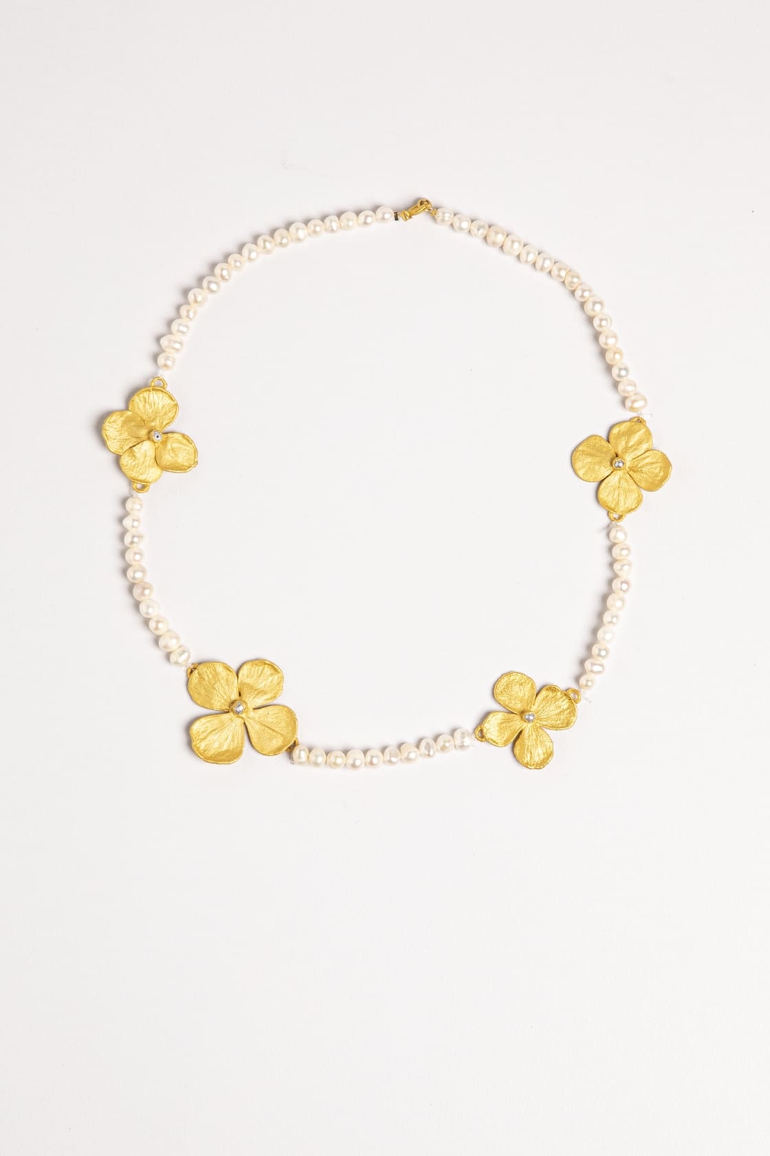 MINI HYDRANGEAS AND PEARL NECKLACE SHORT - imagen 1