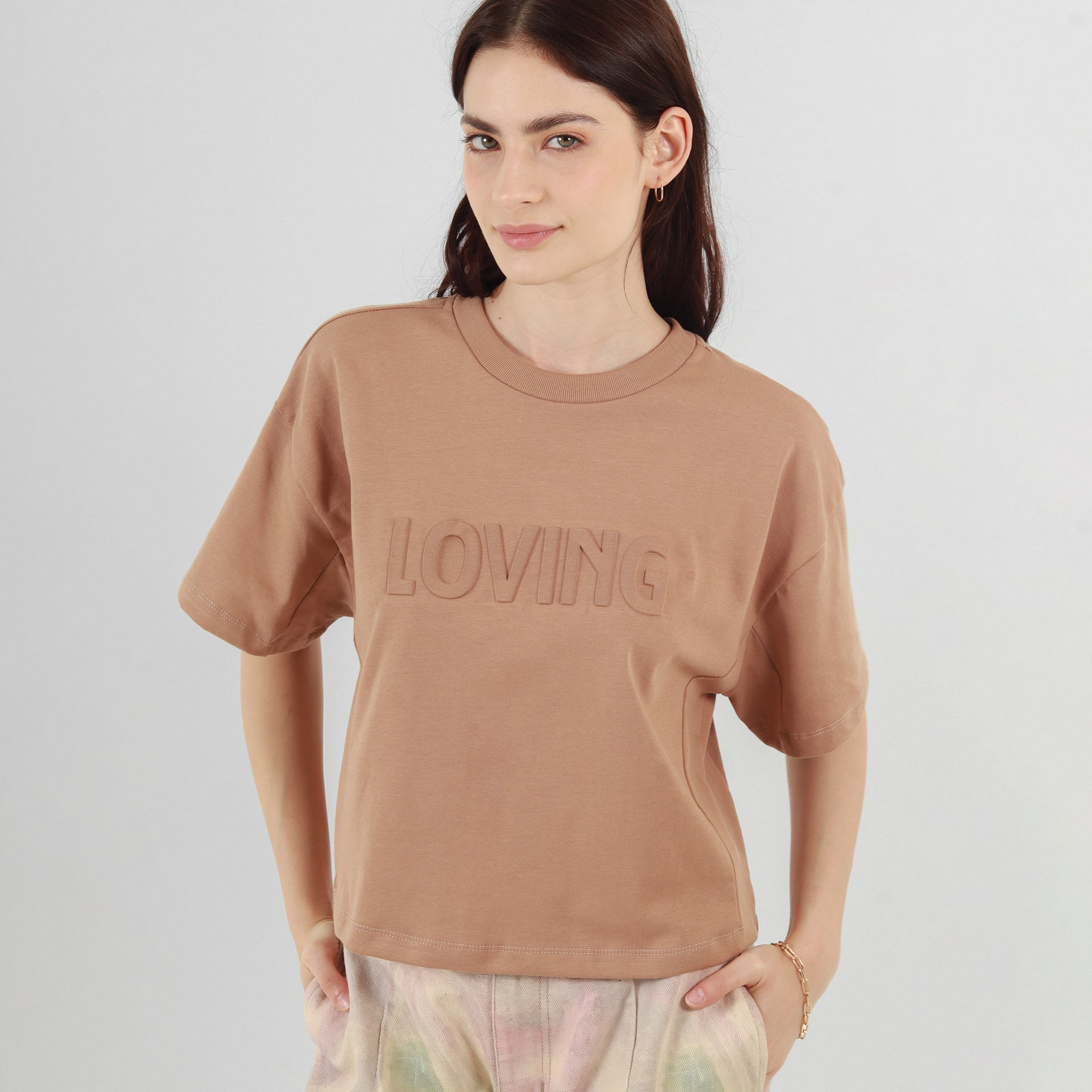 Camiseta cuello redondo manga corta rodada con estampado Loving - imagen 1