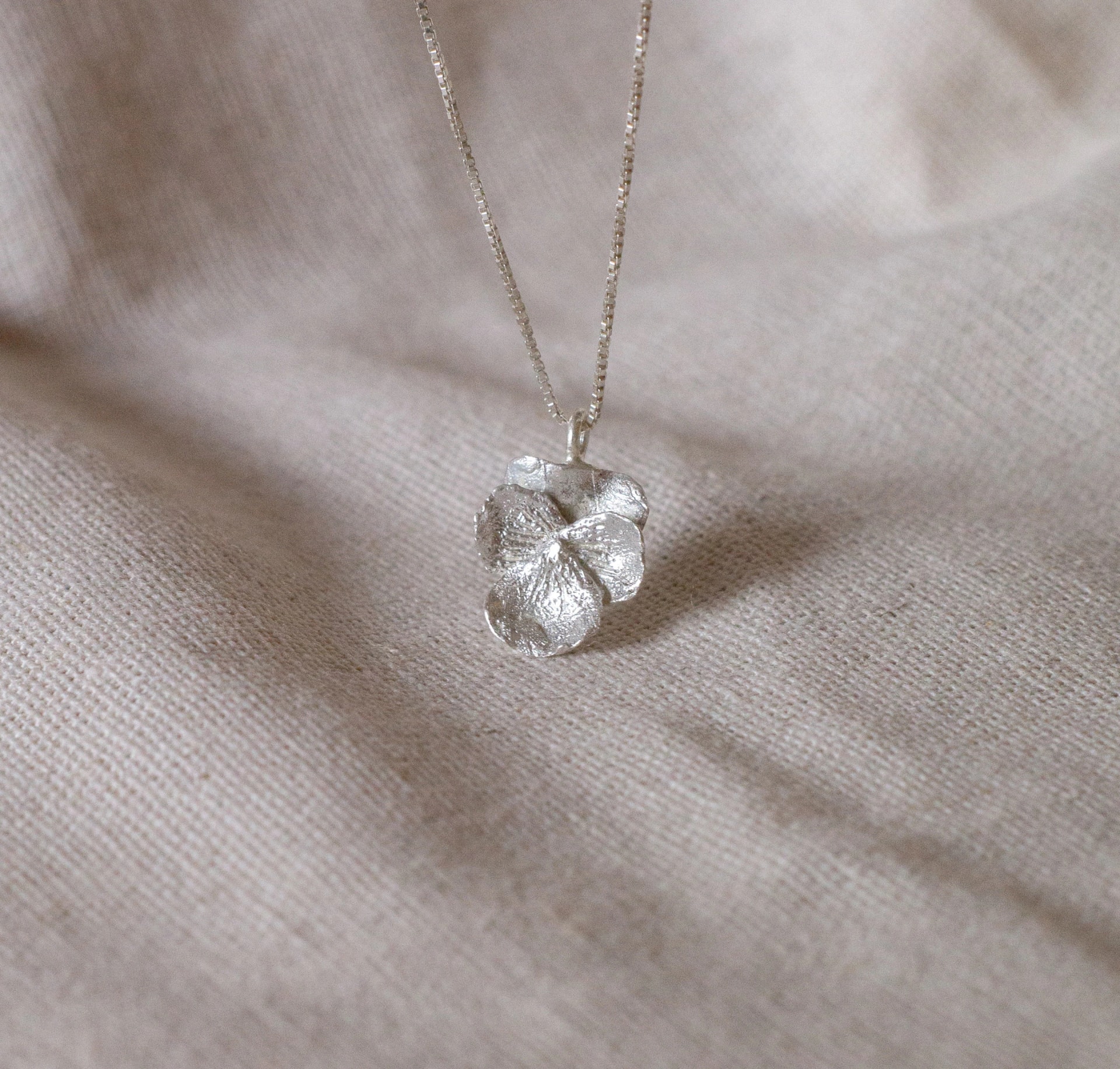Collar Flor imperfecta (Plata ley950) - imagen 1