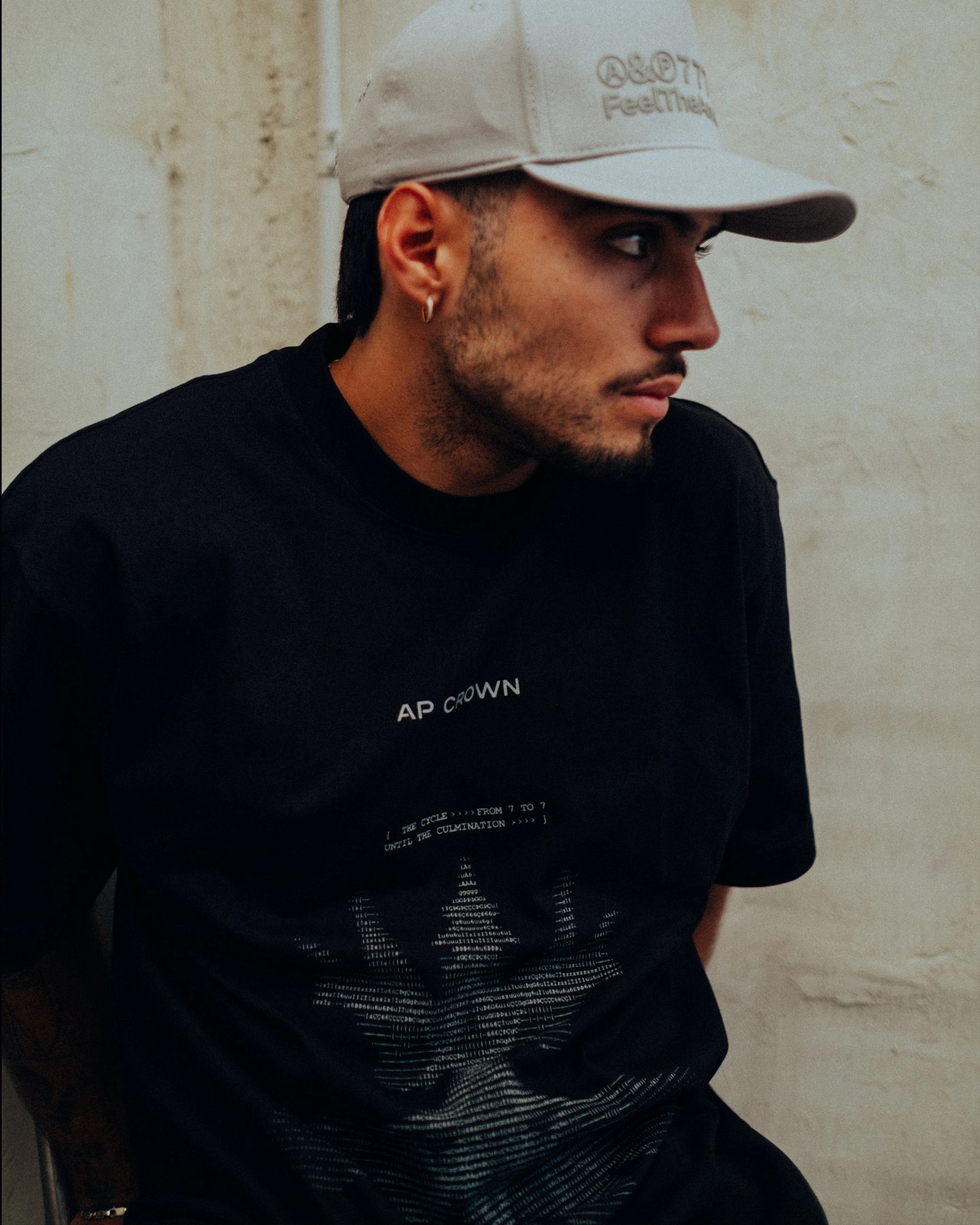 SECUENCE BLACK T-SHIRT - imagen 1