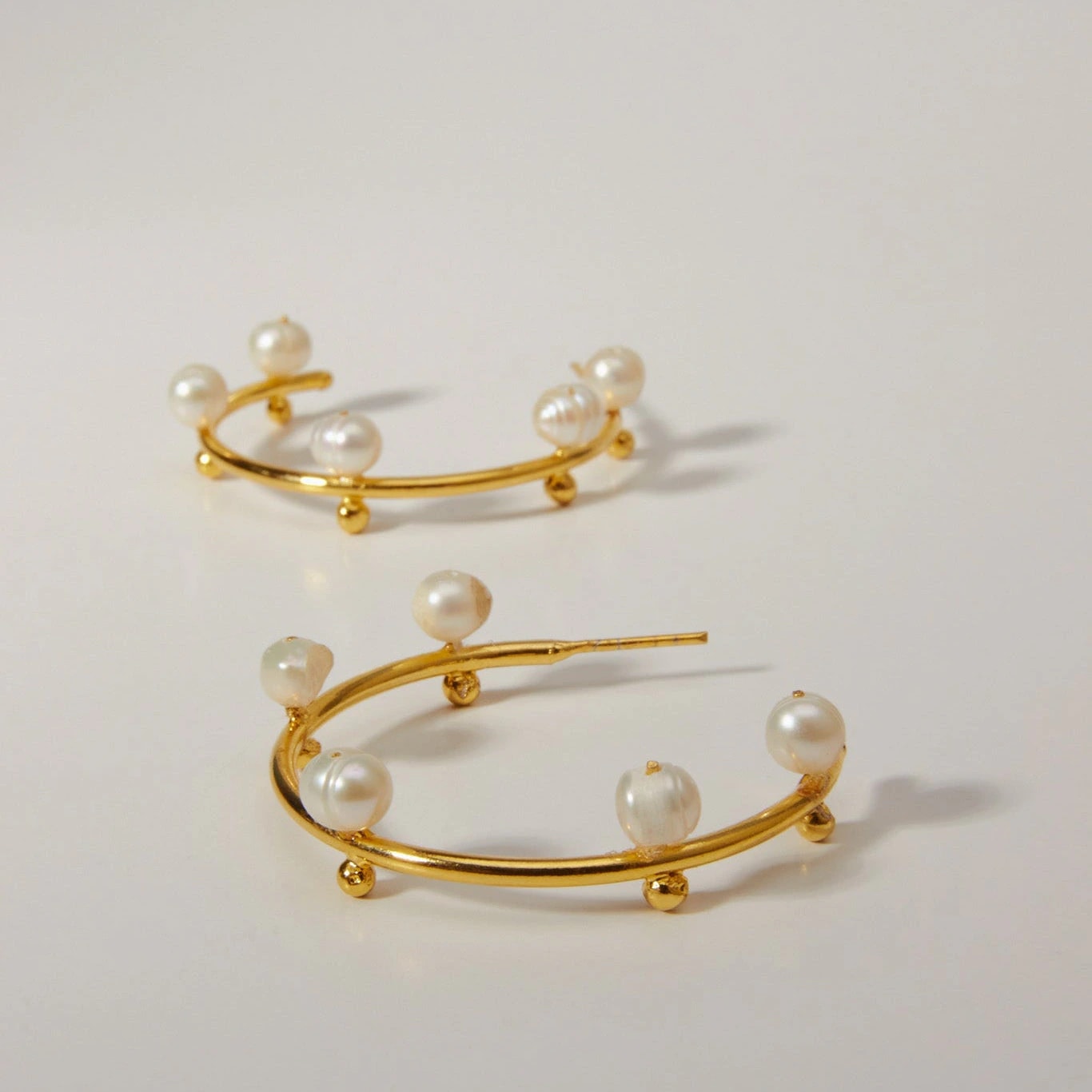 Luna Pearls Hoops - imagen 1
