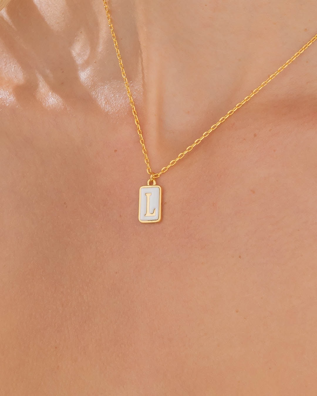 Collar letra L - imagen 1