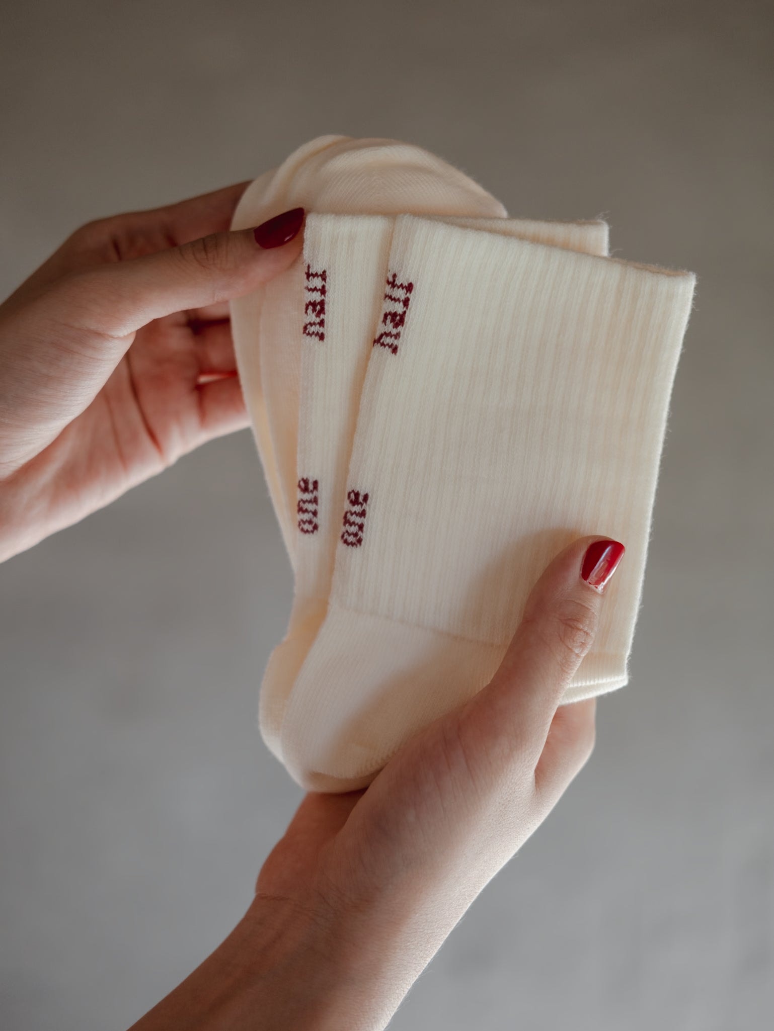 OUTLINE RIB SOCKS - CREAMY & RED - imagen 1