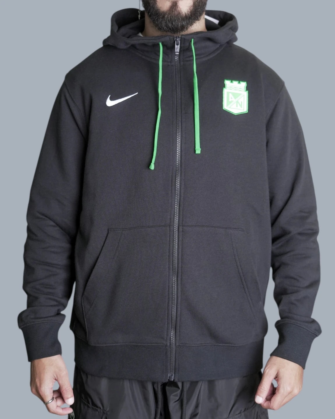 BUZO CIERRE NEGRO HOMBRE NIKE 2026 - imagen 1