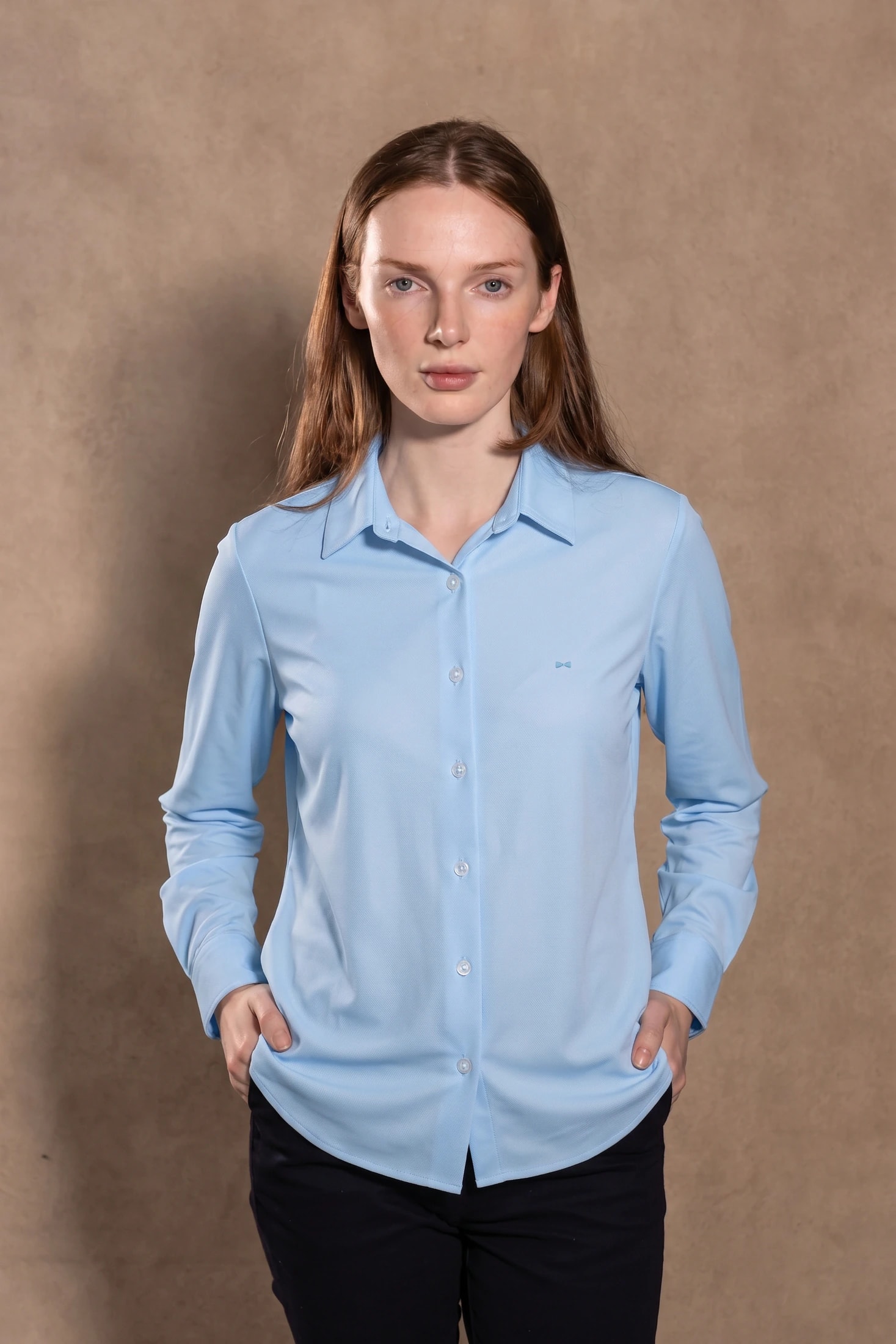 Camisa Perfromance Oxford De Mujer Azul Claro - imagen 1