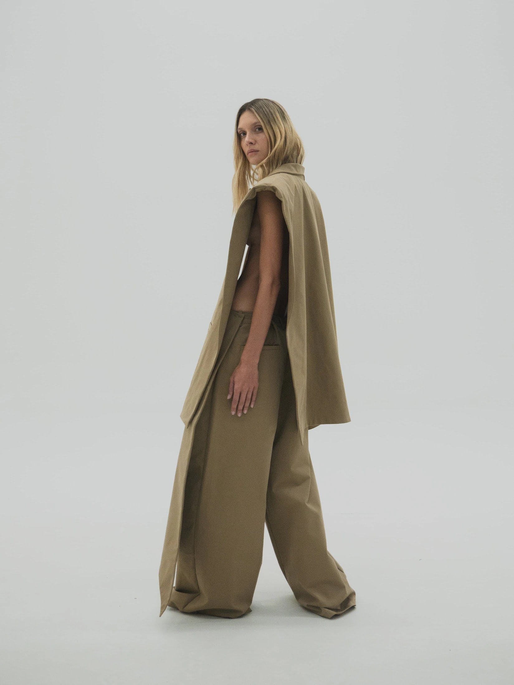 Pantalón oversize con falda removible hombre - imagen 1