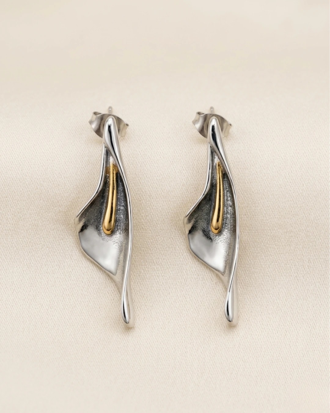 ARETES LIRIO PLATA - imagen 1
