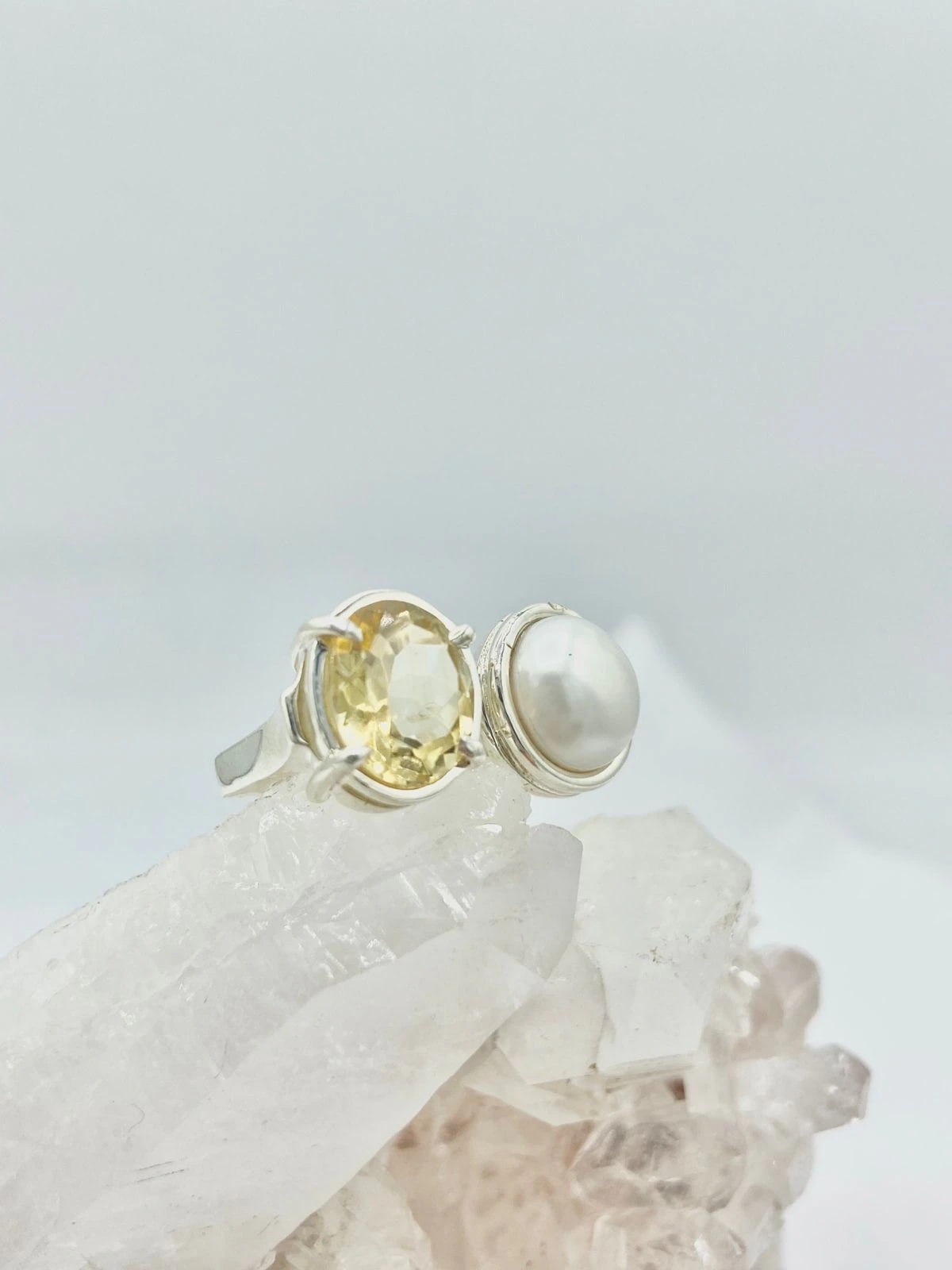 Anillo Doble Citrino y Perla Colección Armonía Dual - imagen 1