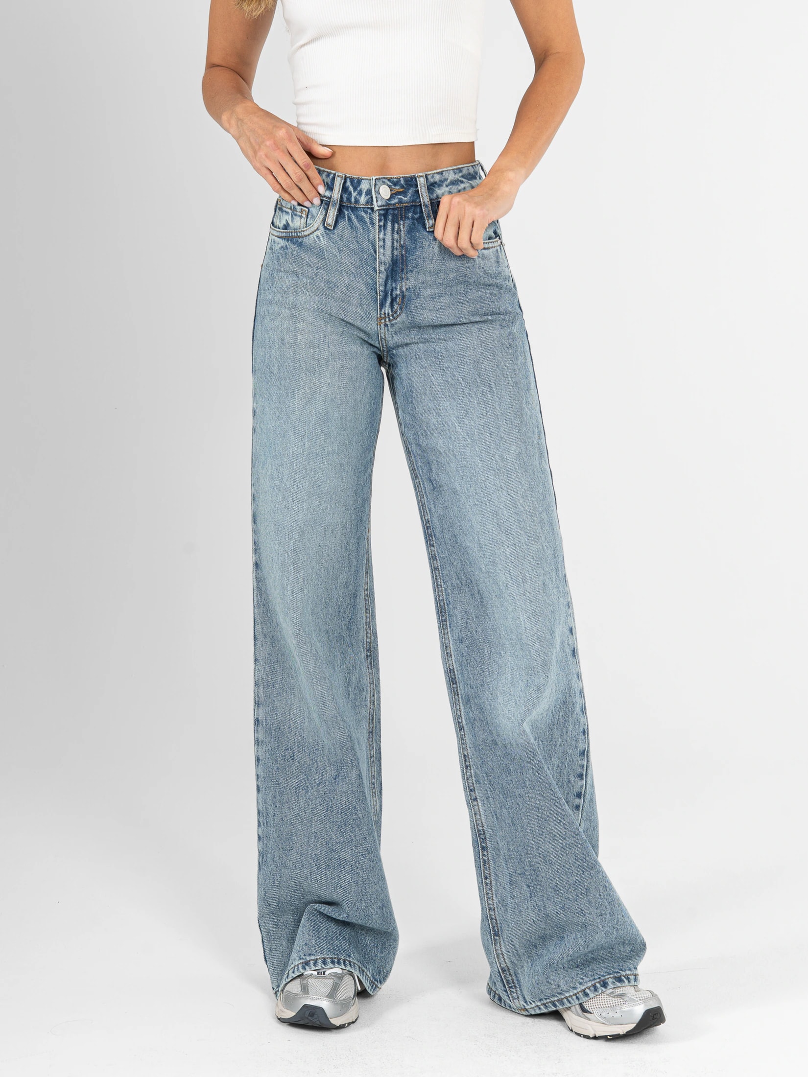 Ref: 066548 Jean mom flare, rígido, tiro medio, tono azul medio claro - imagen 1