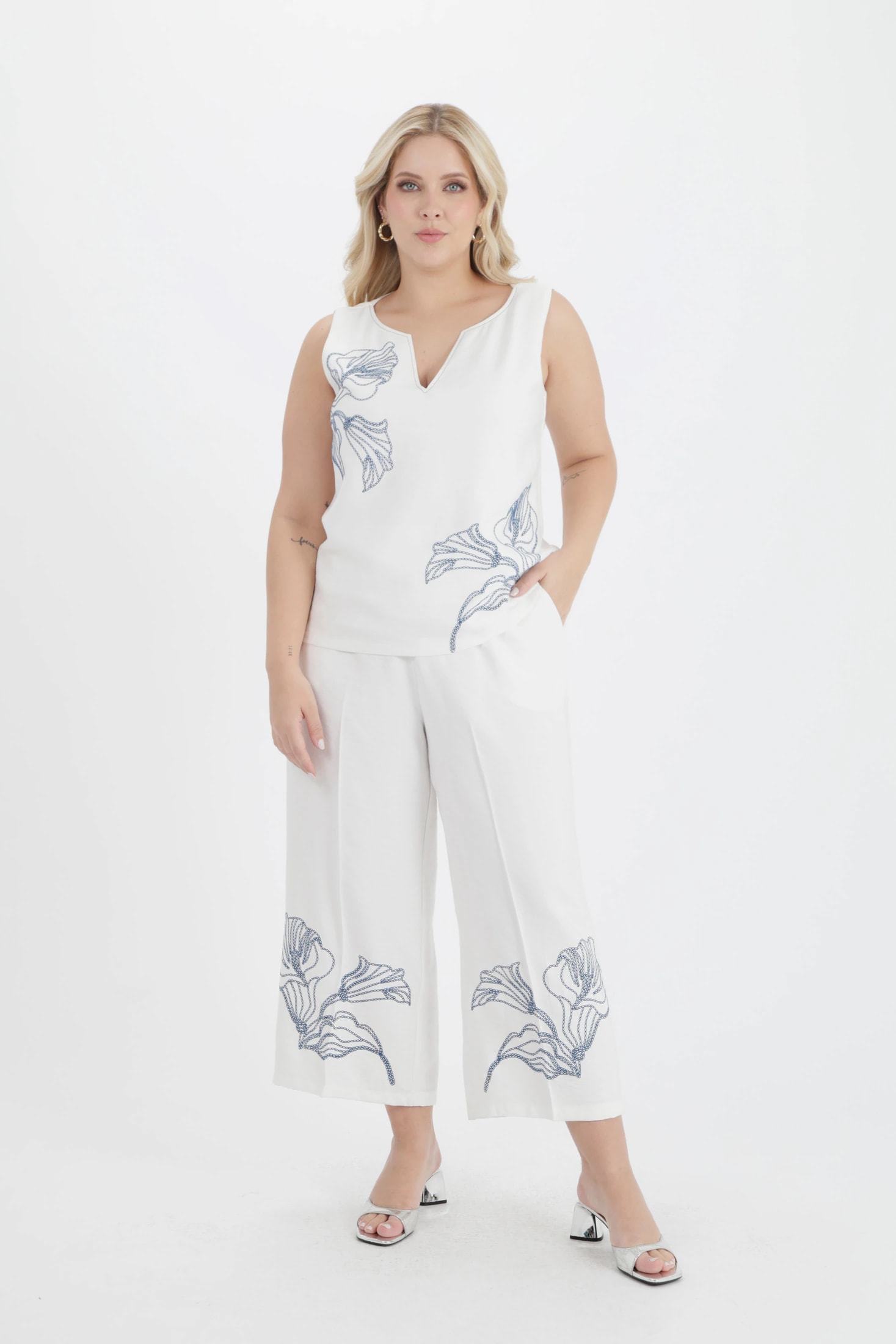 BLUSA CON ESCOTE Y ABERTURA PARA MUJER 1142669 - imagen 1