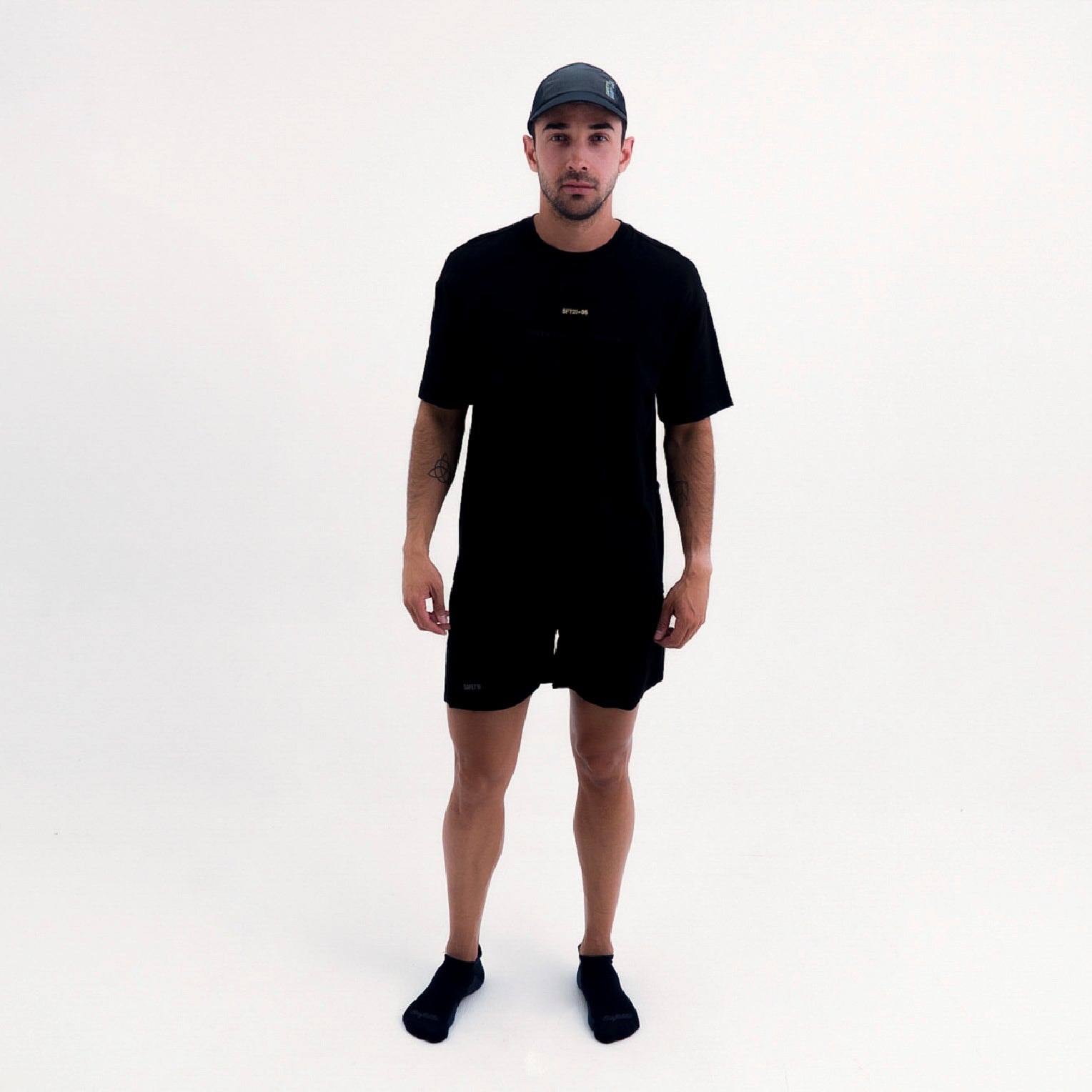 CAMISETA LIFESTYLE MANGA CORTA ROAM OVERSIZE BLACK PARA HOMBRE - imagen 1