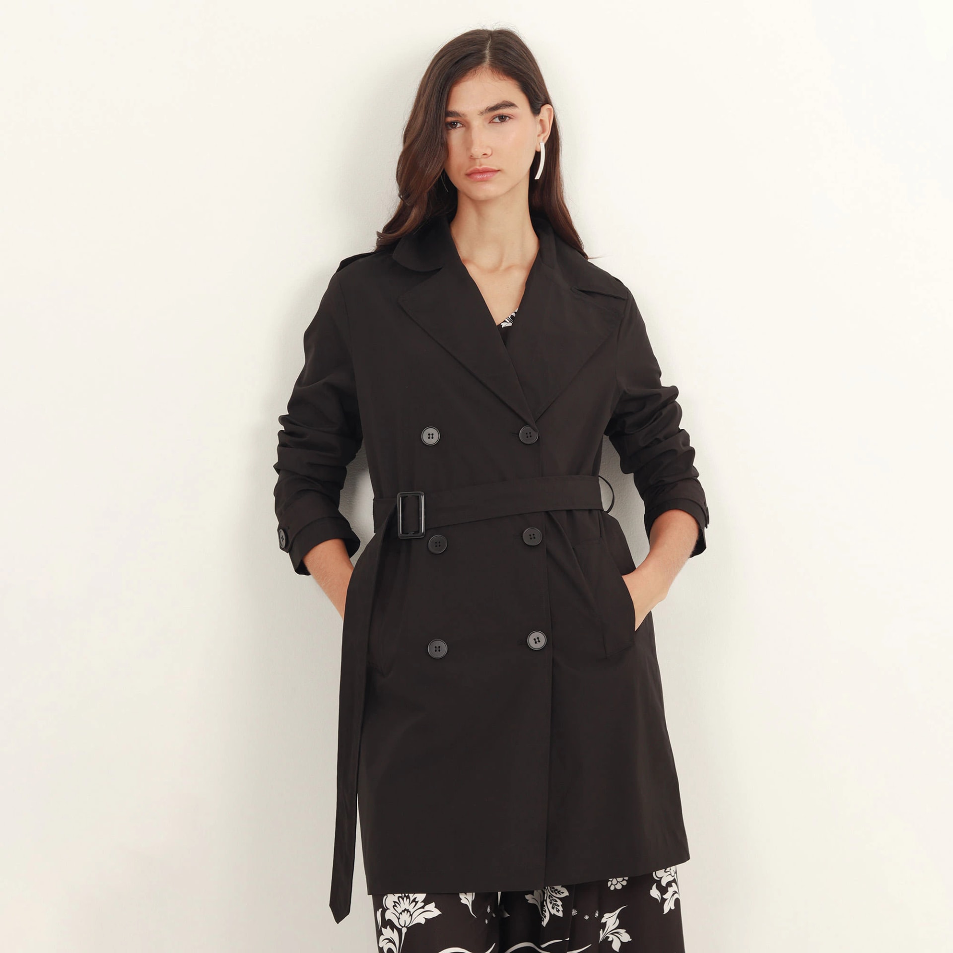Gabardina clásica de largo medio con diseño cruzado - imagen 1