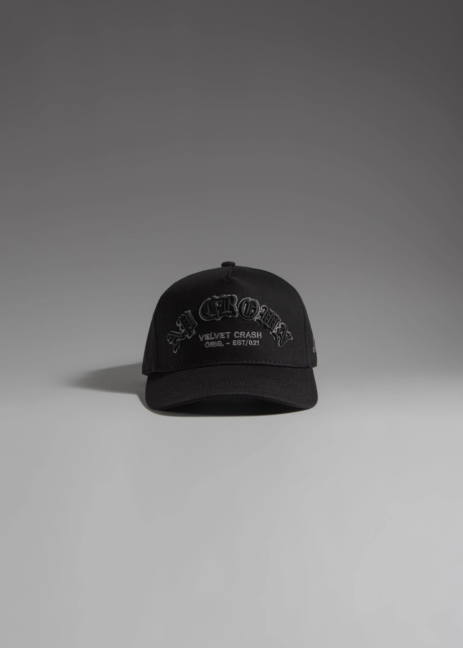 VELVET CROWN CAP - imagen 1
