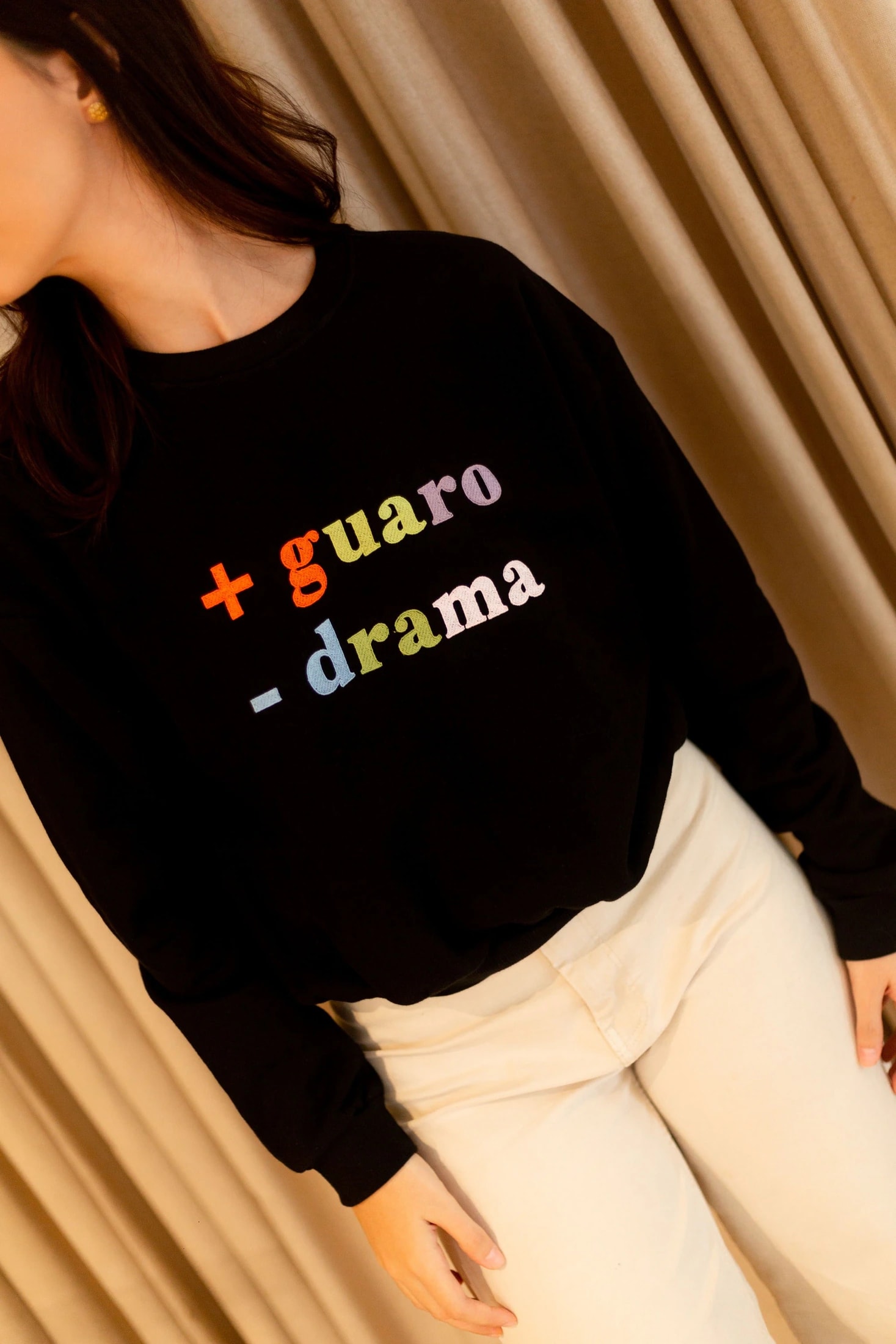 Más Guaro, Menos Drama Sweatshirt - imagen 1