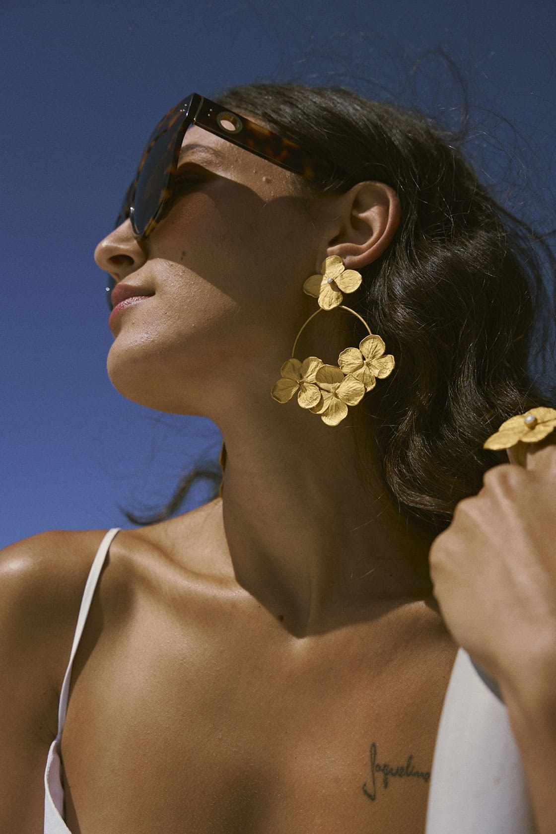 HYDRANGEA TRIDENTE EARRINGS AND REMOVABLE PEARL STUDS - imagen 1
