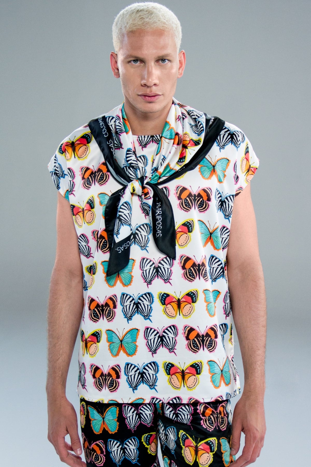 Blusa Unisex / Ilustración Tierra de Mariposas Blanca - imagen 1