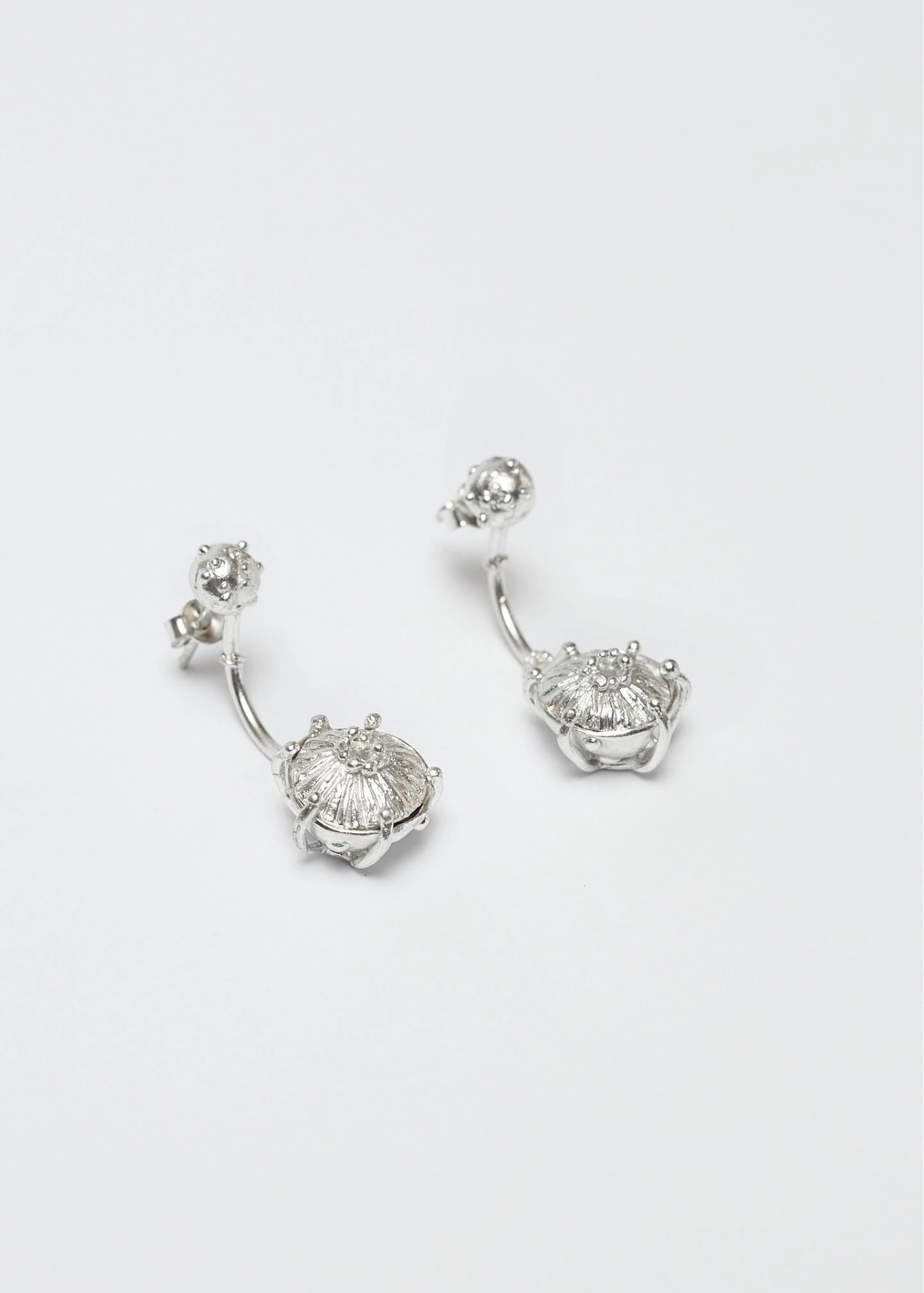 Aretes mini sombrerito plata - imagen 1