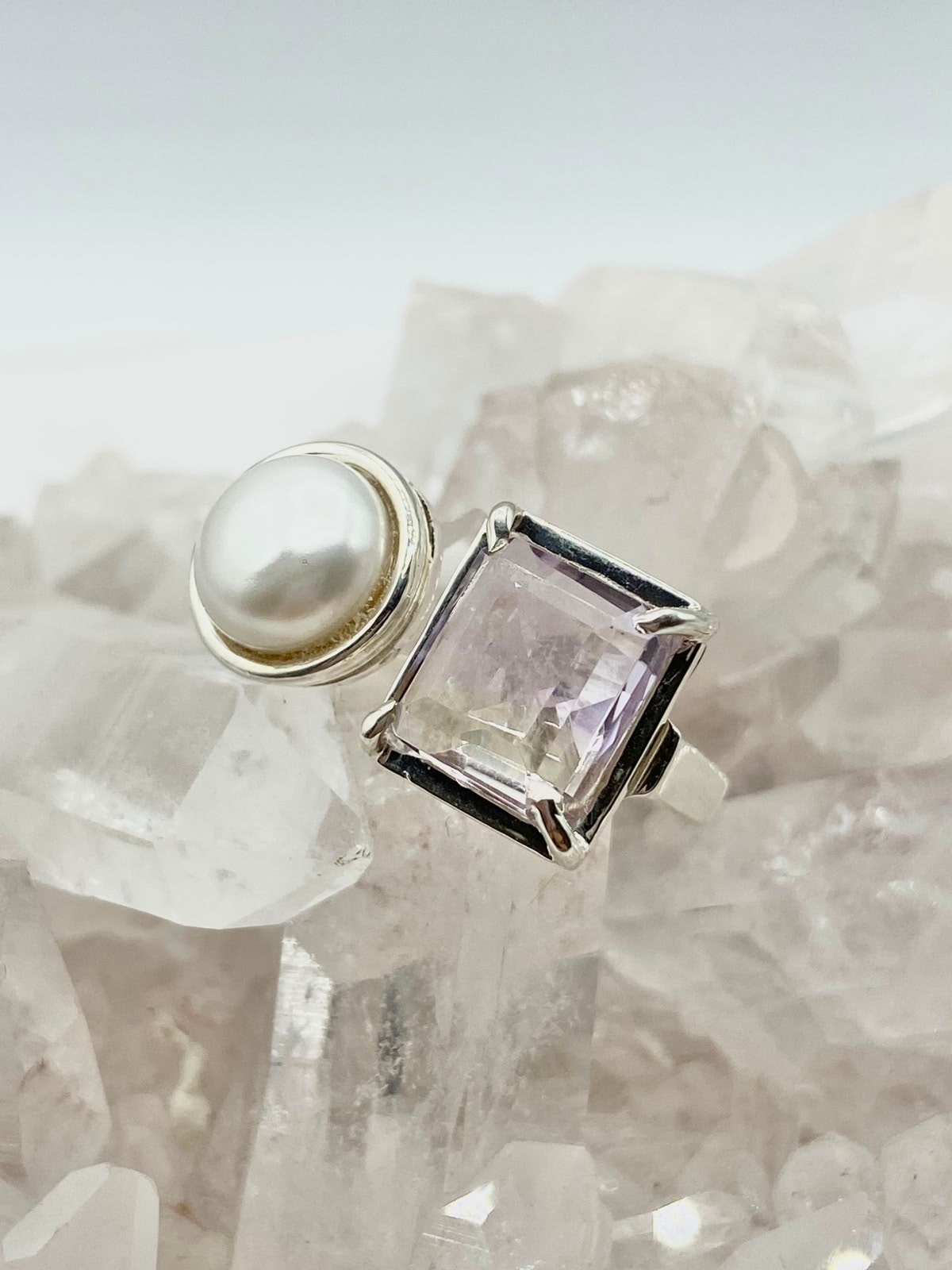 Anillo Doble Ametrino y perla Colección Armonía Dual - imagen 1