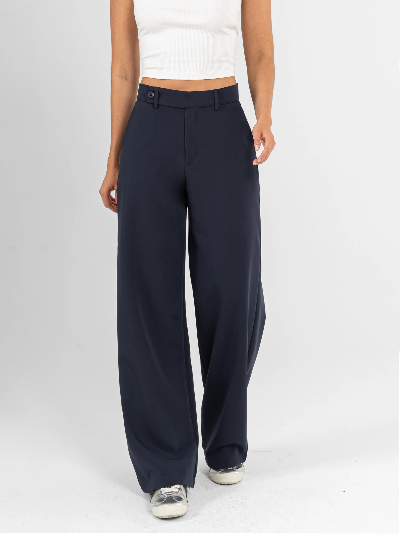 Ref: 0620566 Pantalón straight leg, tejido plano liviano, stretch, tiro alto, detalle en pretina, tono azul oscuro - imagen 1