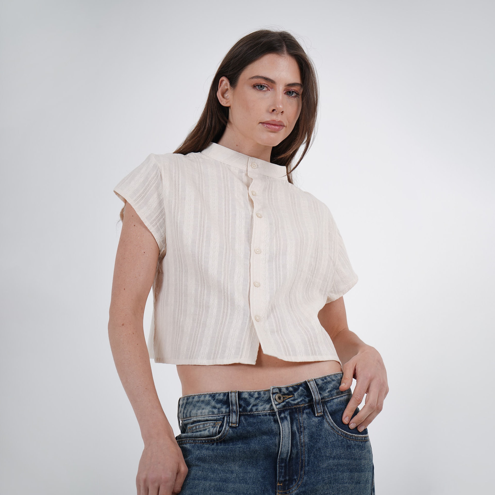 Blusa abierta cuello nerú manga corta doble función con textura - imagen 1