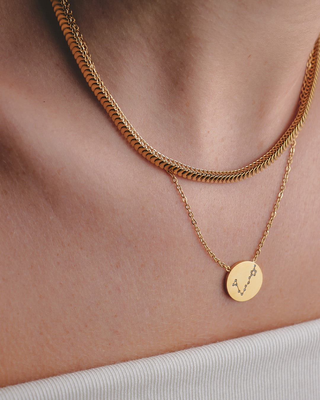 Collar Curve Oro Acero Inoxidable - imagen 1
