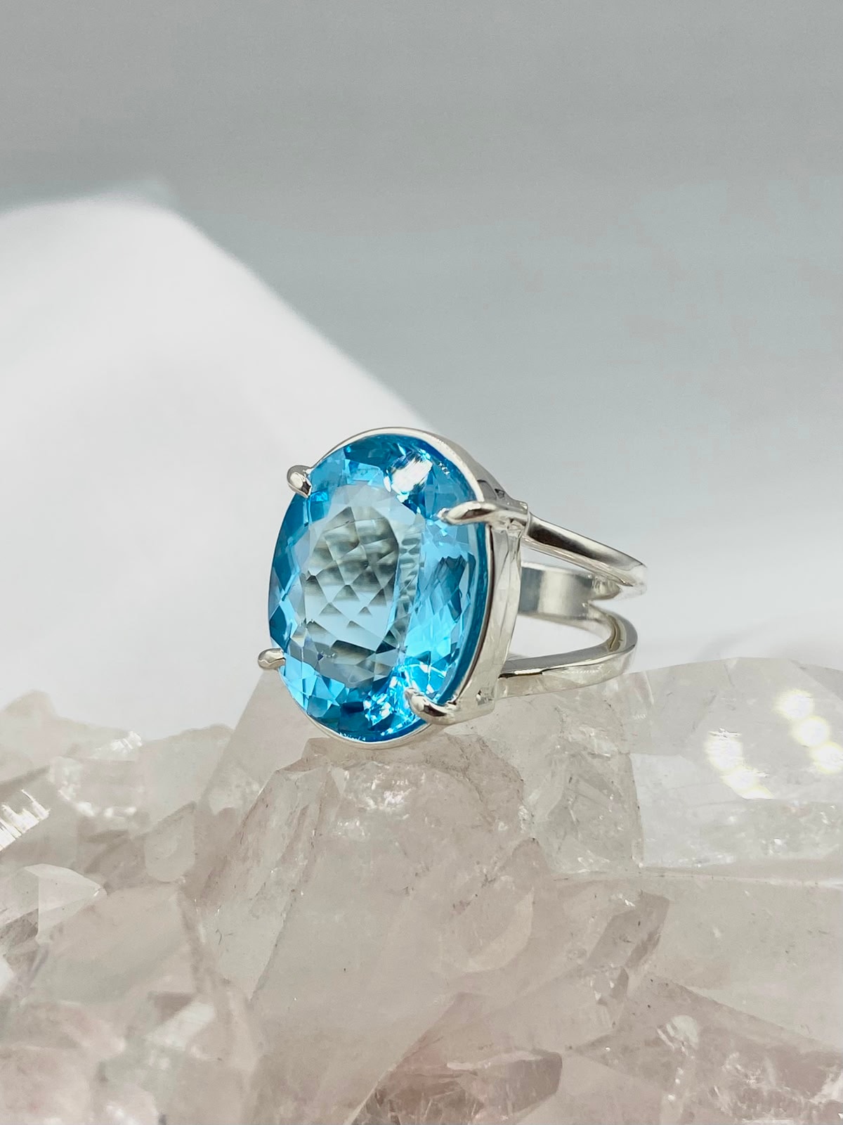 Anillo Topacio Azul Redondo Grande - imagen 1