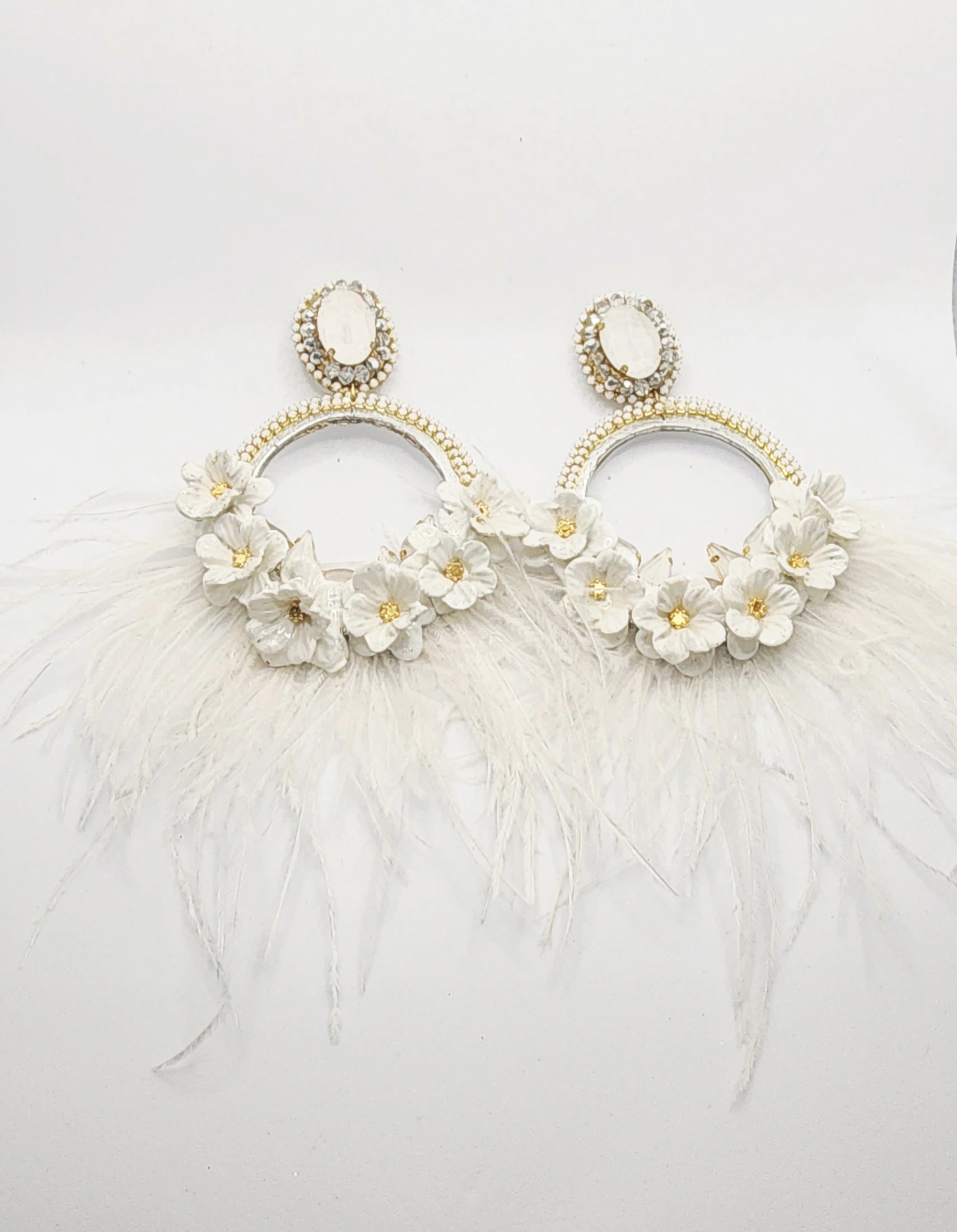 Silver & White Moon Earring - imagen 1