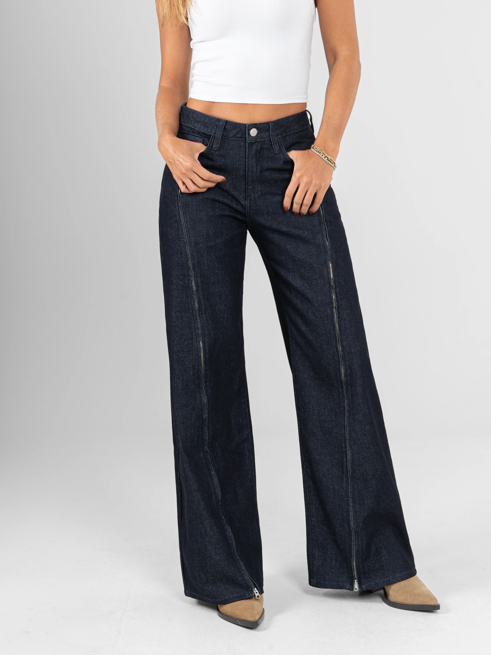 Ref: 066378 Jean wide leg, rigido, tiro alto, detalle con cierres, tono azul oscuro - imagen 1