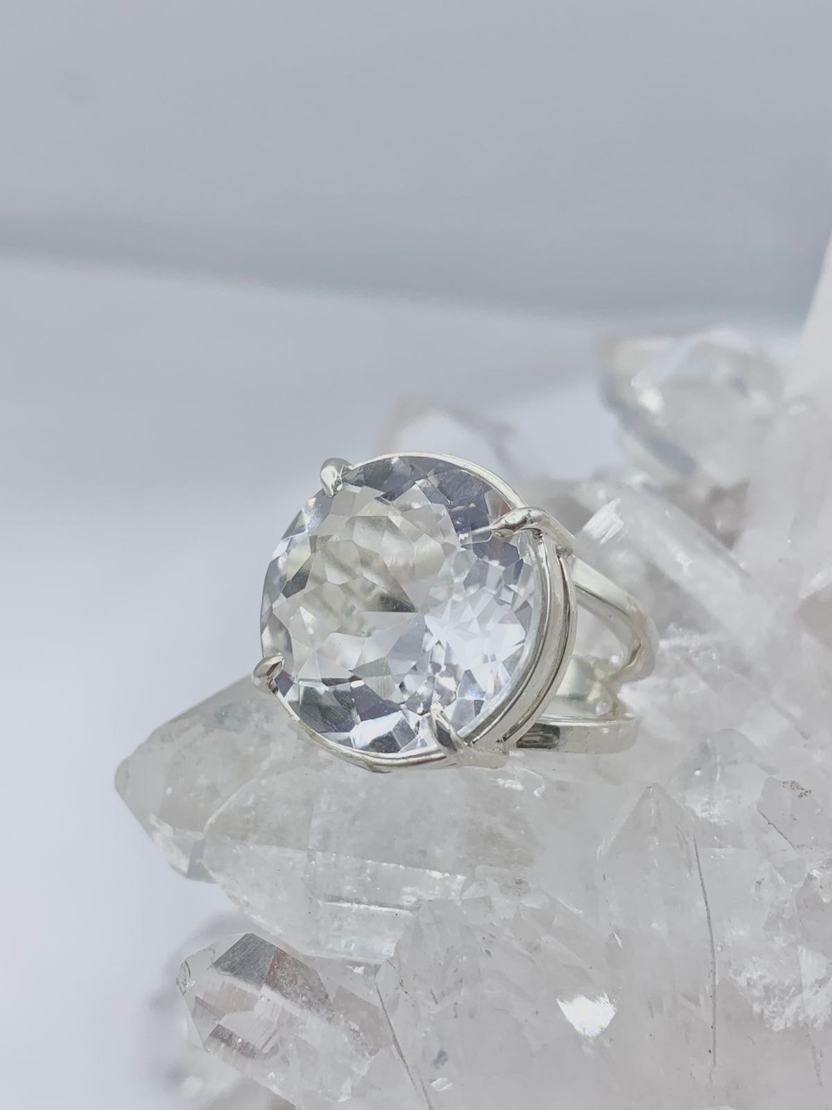 Anillo cuarzo Transparente redondo facetado - imagen 1