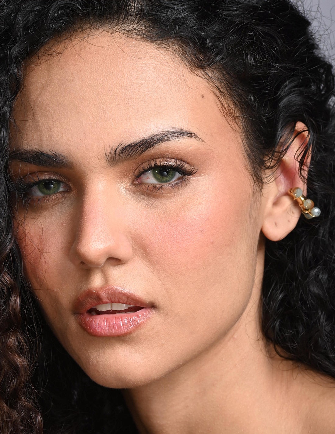 Ear Cuff Coil Murano Mint Green + Ochre - imagen 1
