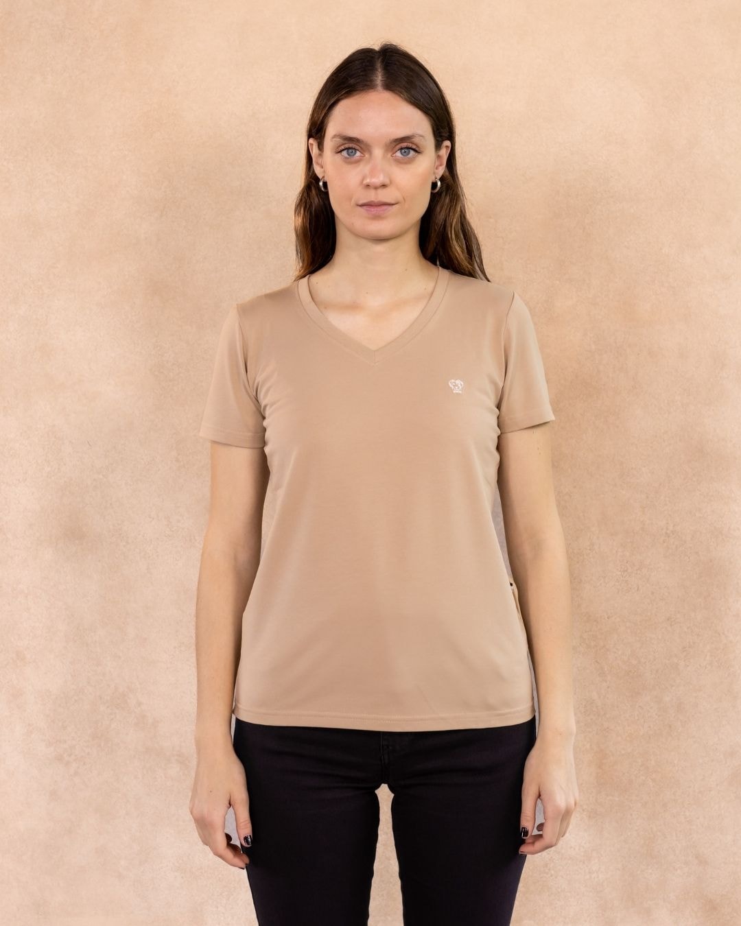Camiseta Antimanchas Cuello V Arena - Talla Regular - imagen 1