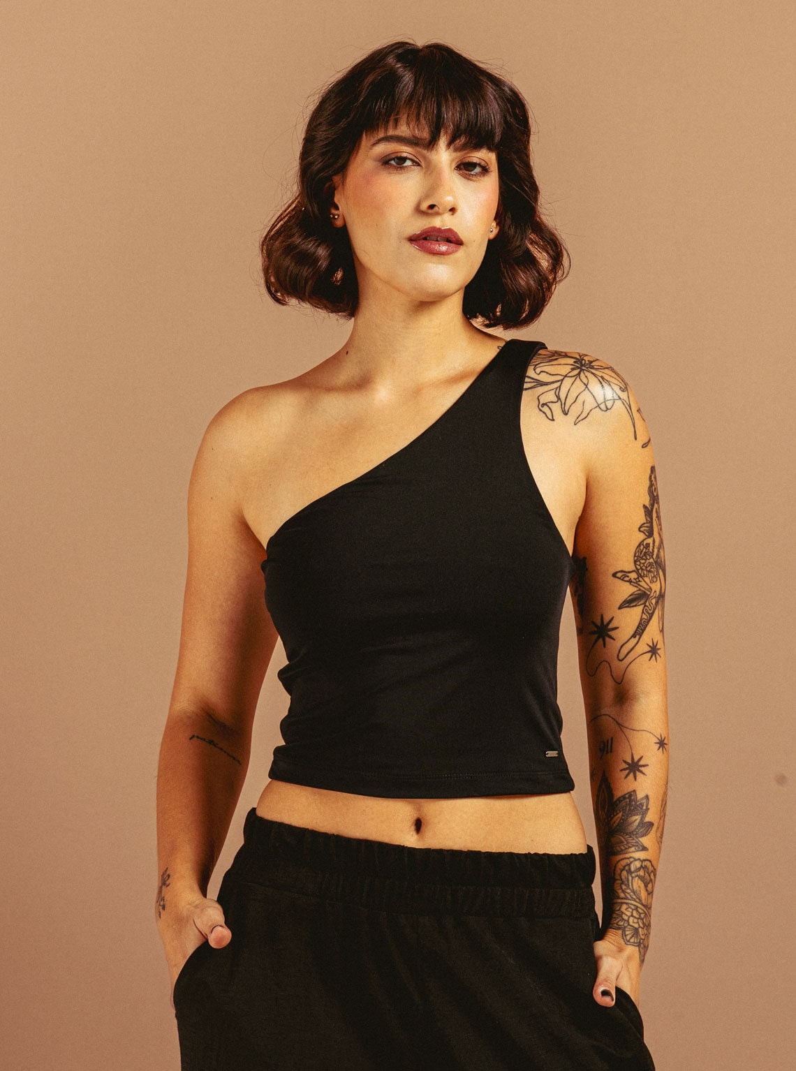 BLUSA ASIMÉTRICA NEGRA - imagen 1