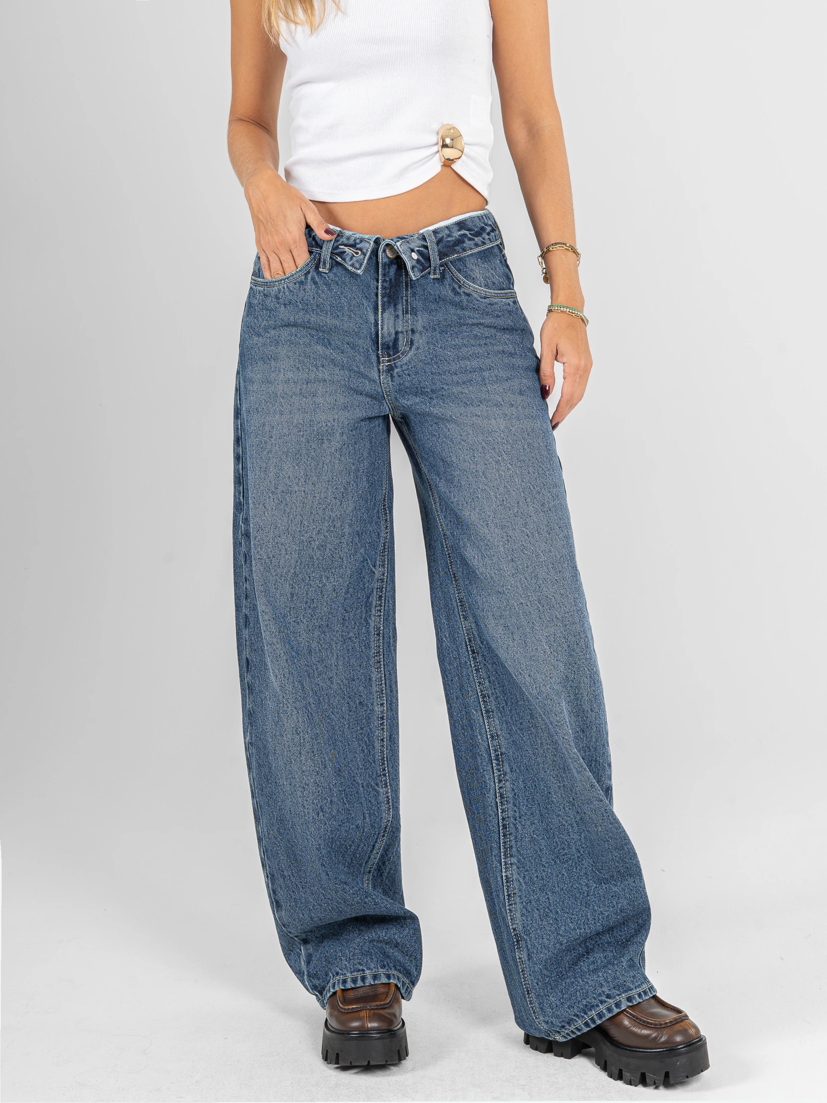 Ref: 066634 Jean wide leg, rígido, tiro medio, detalle en pretina, tono azul medio - imagen 1