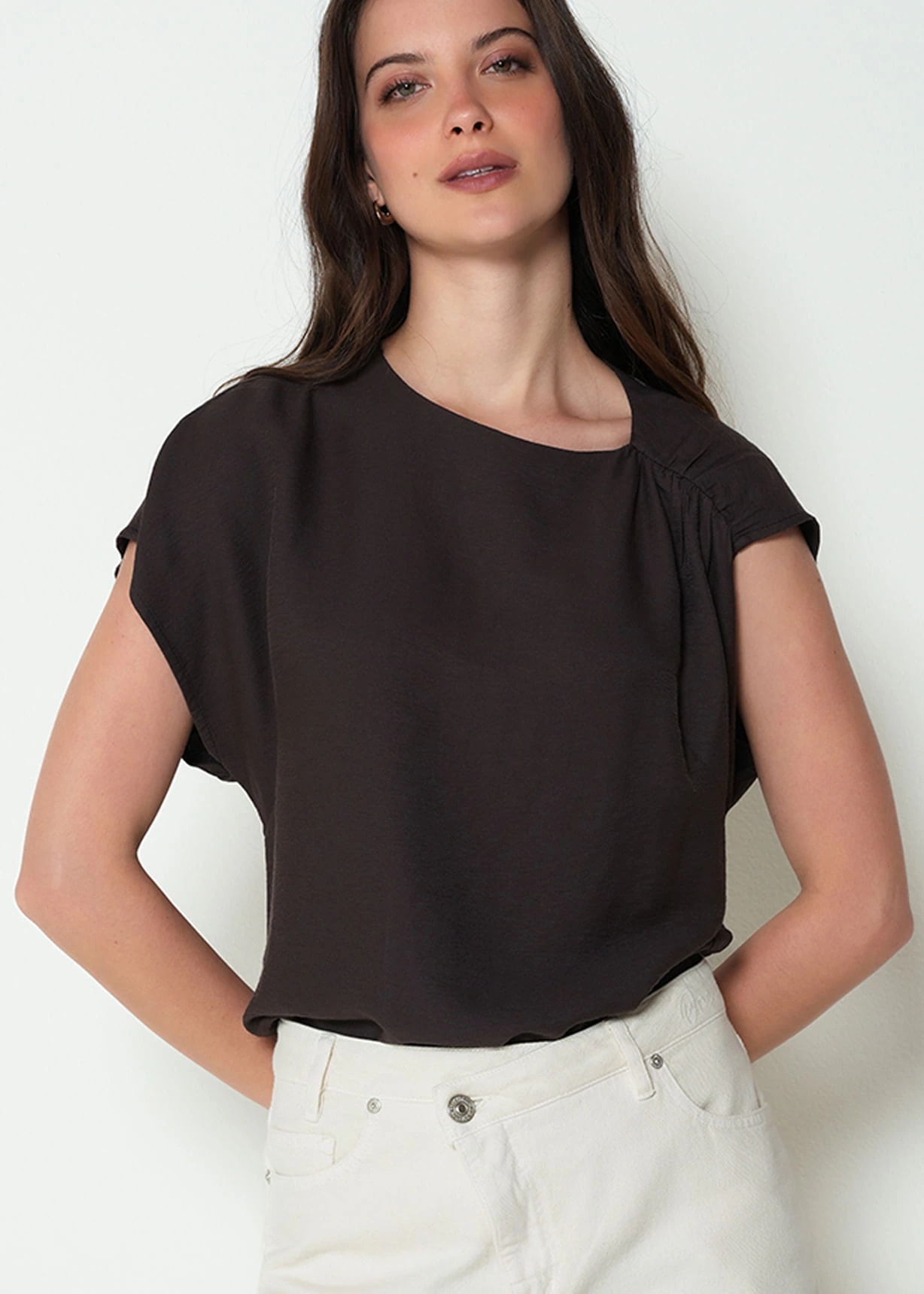 Camisa con recogido en hombro - imagen 1