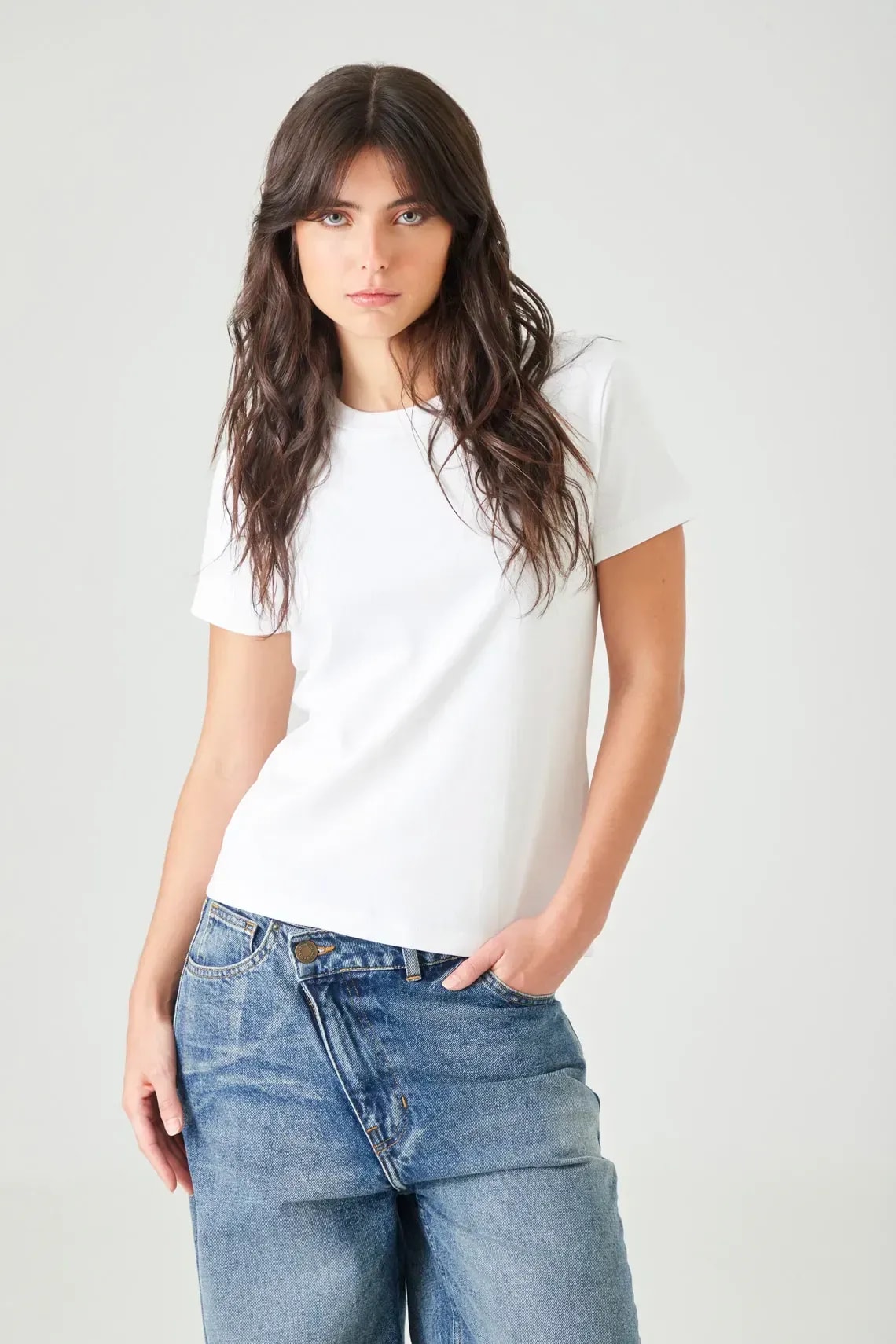 Camiseta regular fit con cuello redondo en blanco para mujer - imagen 1